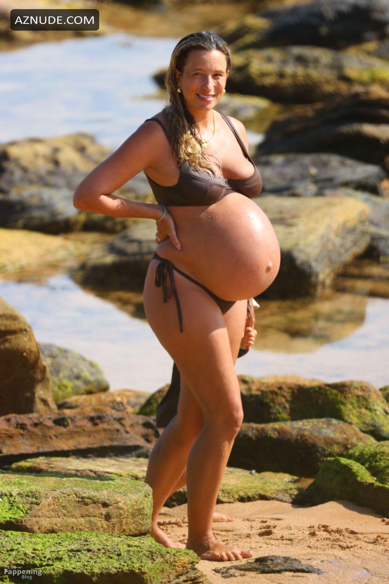 Renee Bargh Sexy Spotted Showing Off Her Hot Bikini Body And Baby Bump