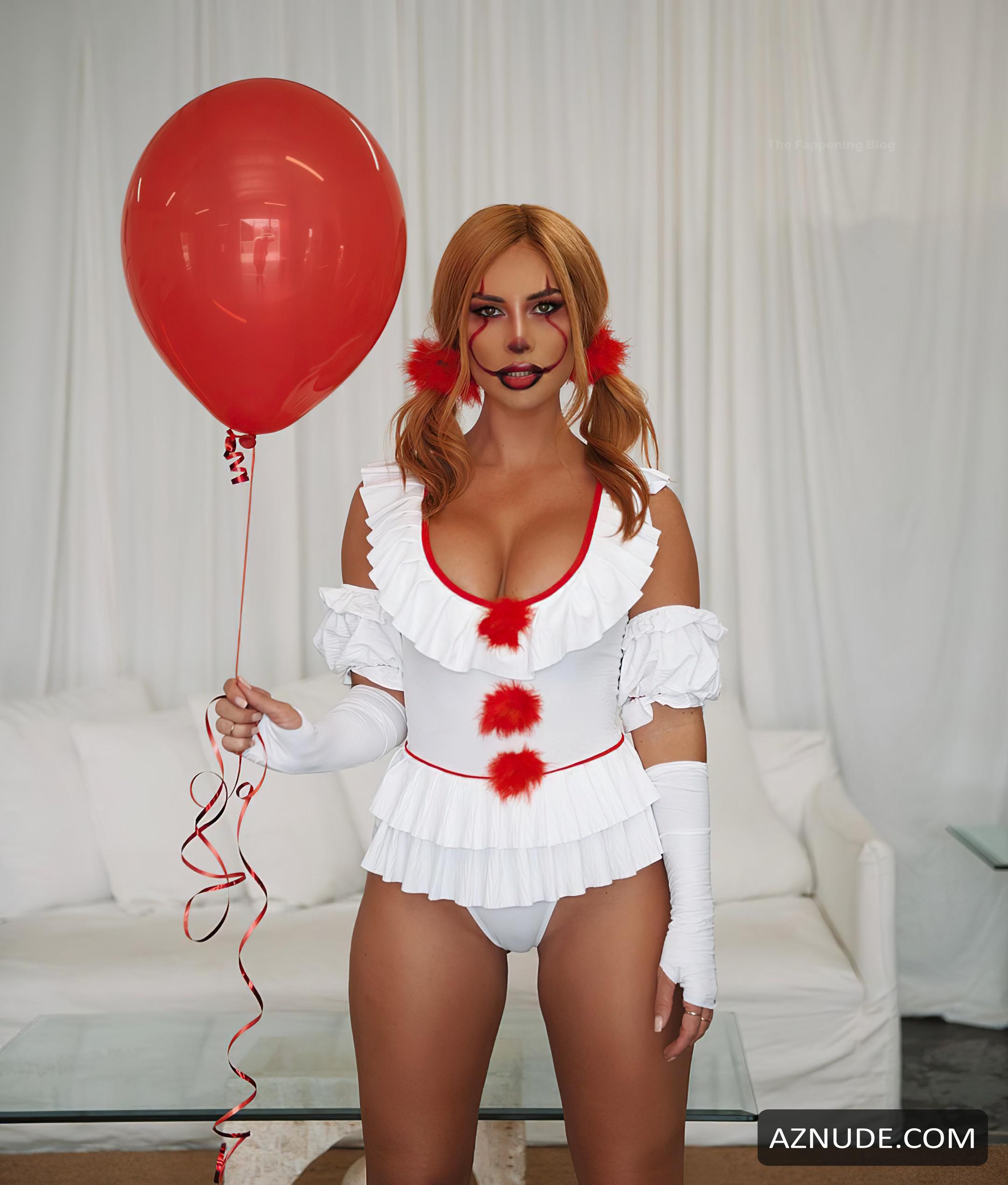 Rosanna Arkle Poses As A Clown From It Aznude