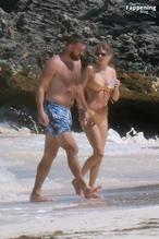 Taylor SwiftSexy in Taylor Swift And Travis Kelce Sexy Heat Up In The Beach In The Bahamas