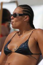 Liz Cambage Sexy Shows Off Body In A Tiny Black Bikini On The Beach In