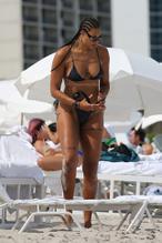 Liz Cambage Sexy Shows Off Body In A Tiny Black Bikini On The Beach In