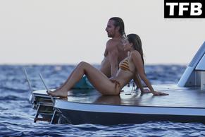 Margot RobbieSexy in Margot Robbie Sexy Seen Showcasing Her Stunning Bikini Body On A Yacht With Rami Malek In Formentera 