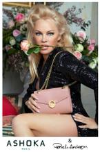 Pamela AndersonSexy in Pamela Anderson looks stunning as she models a new handbag range