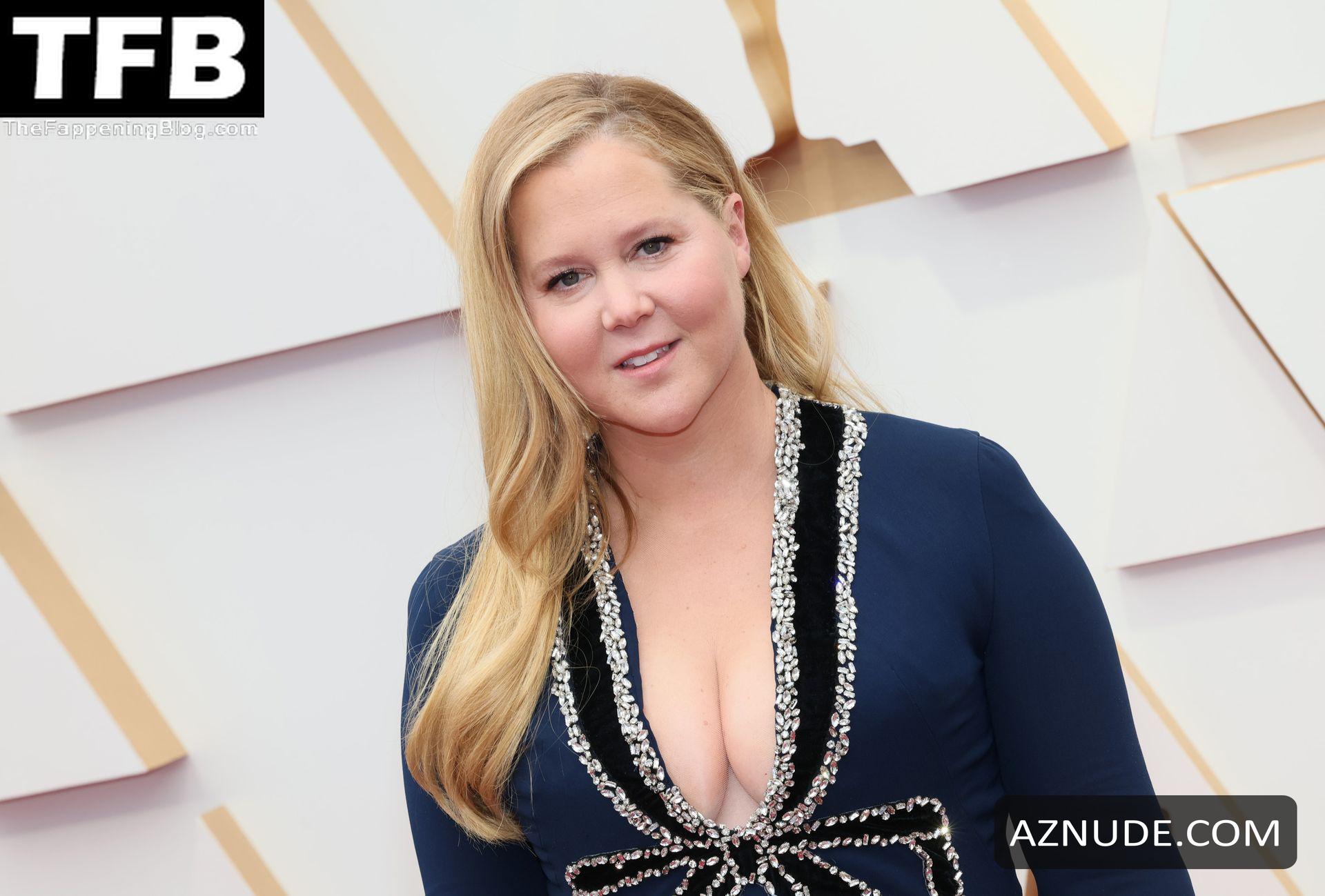 Amy Schumer Sexy Seen Displaying Her Cleavage At The Annual Academy