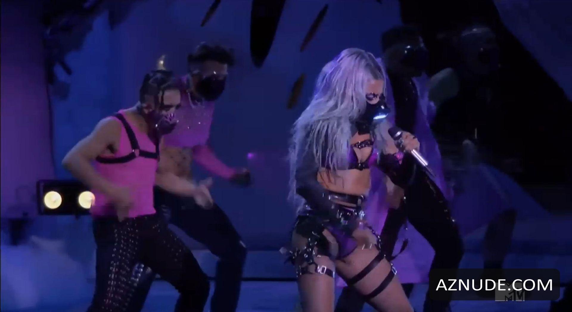 Ariana Grande And Lady Gaga Sexy Performance Of Rain On Me At The Mtv 