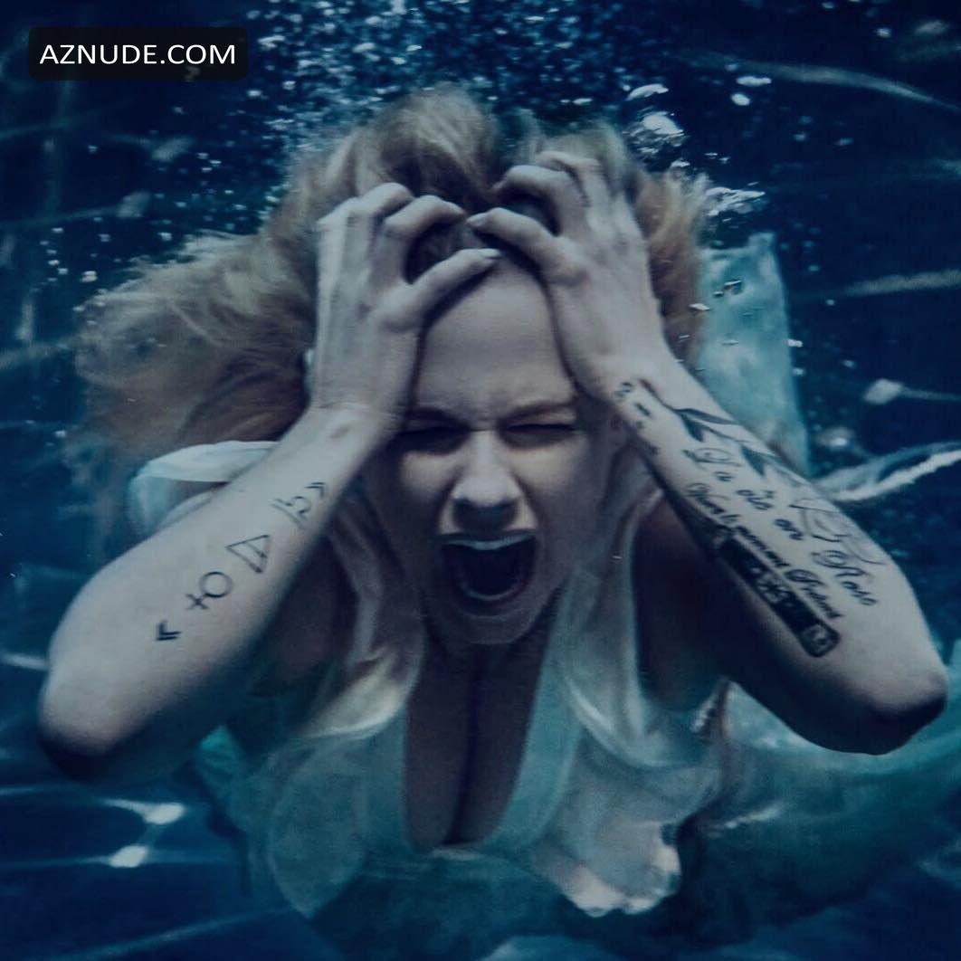 Avril Lavigne Nude Aznude
