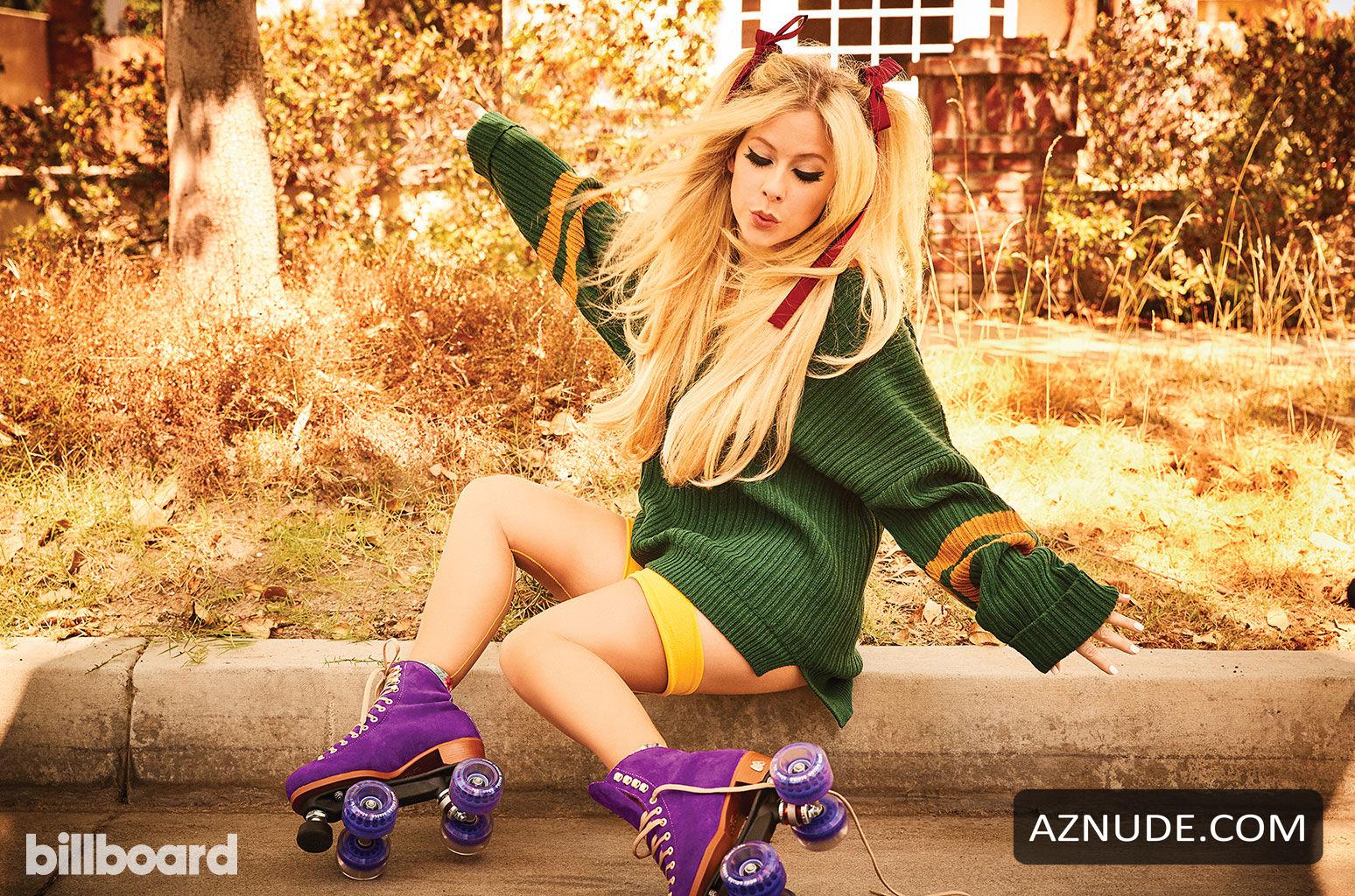 Avril Lavigne Sexy Singer Photos Aznude