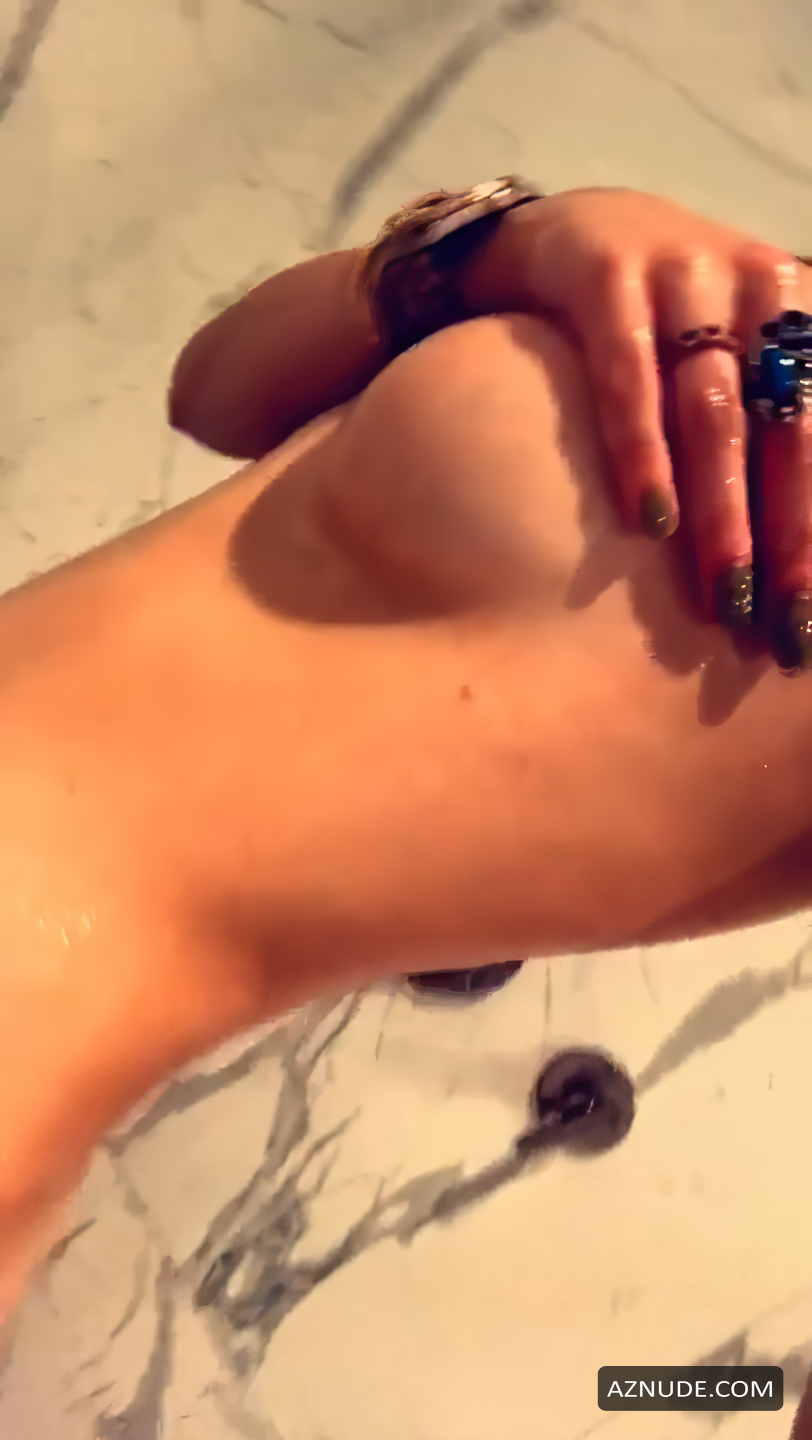 Bella Thorne Nude And Sexy Showering Aznude 