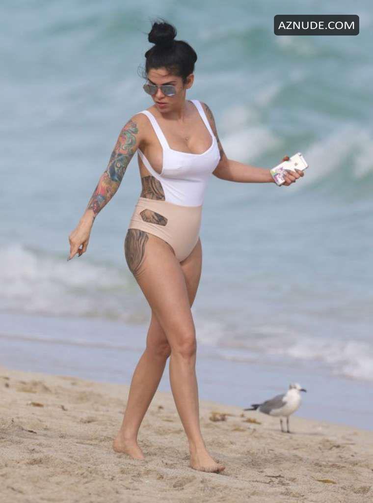 Cami Li Topless Nude Beach - Cami Li Sexy in Miami - AZNude