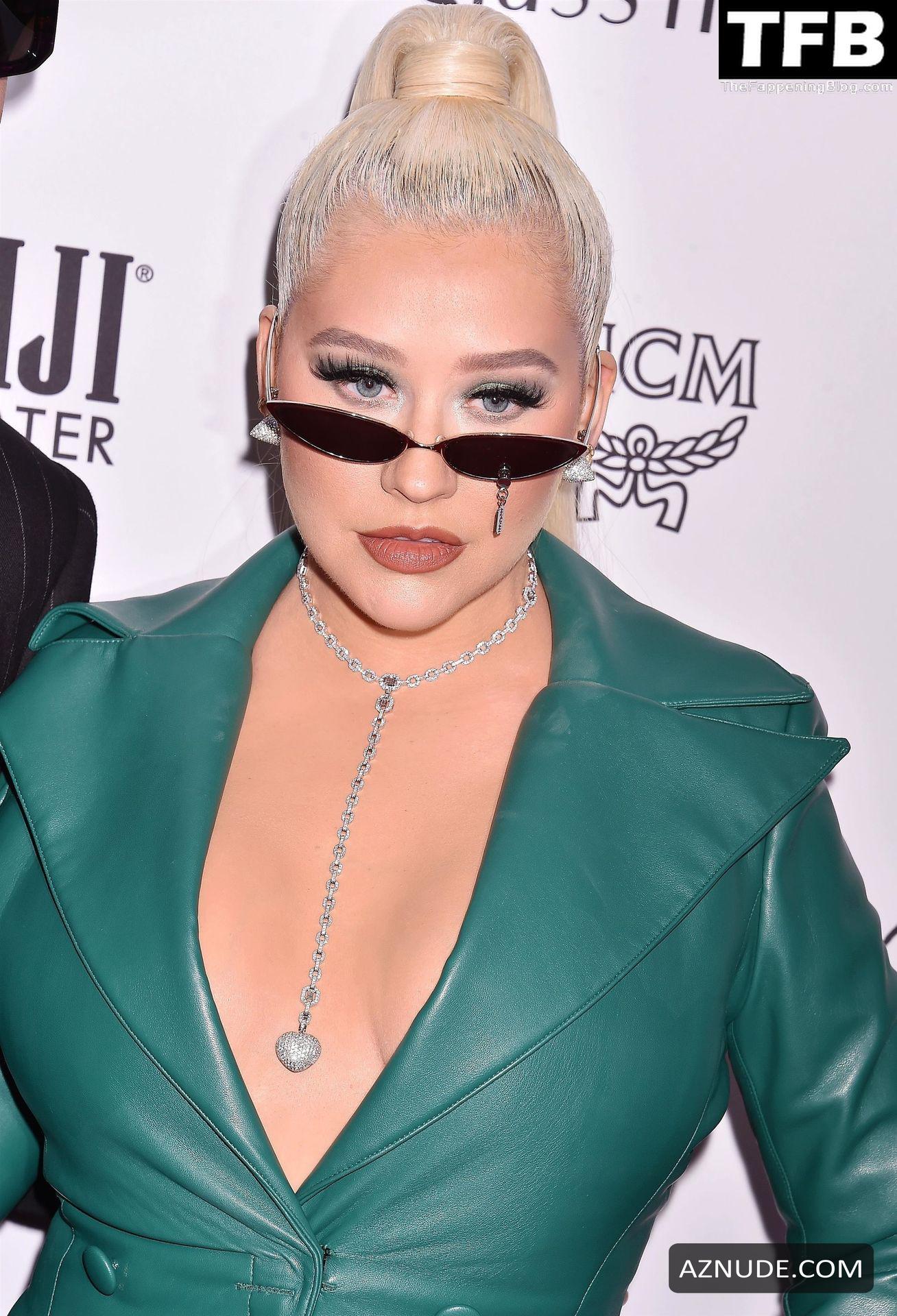 Top Christina Aguilera Flaunts Her Sexy Boobs In A New
