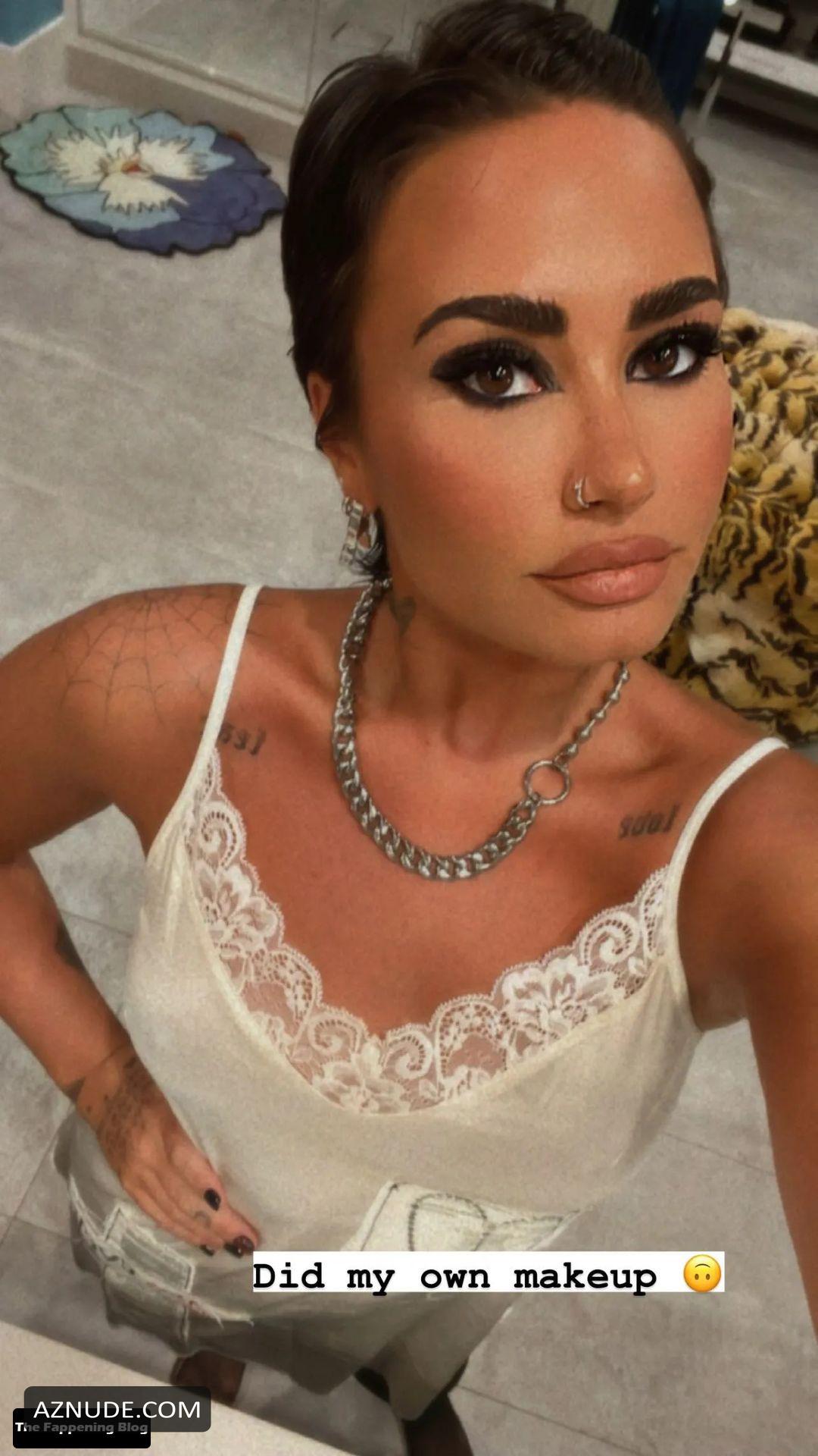 Demi Lovato Sexy And Hot Photos Collection Showing Off Her Hot Tits