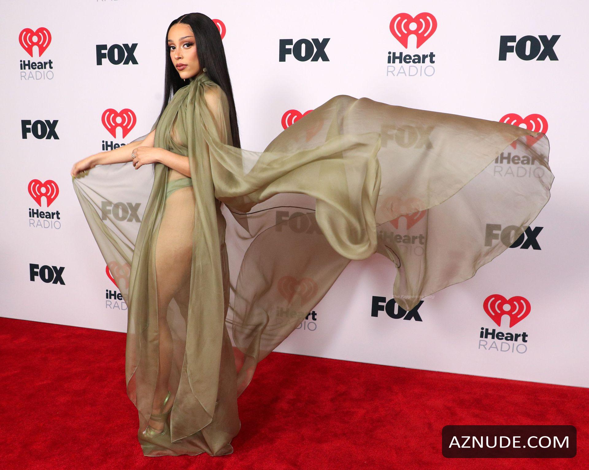 Doja Cat Sexy Shows Off Her Tits At The 2021 Iheartradio Music Awards