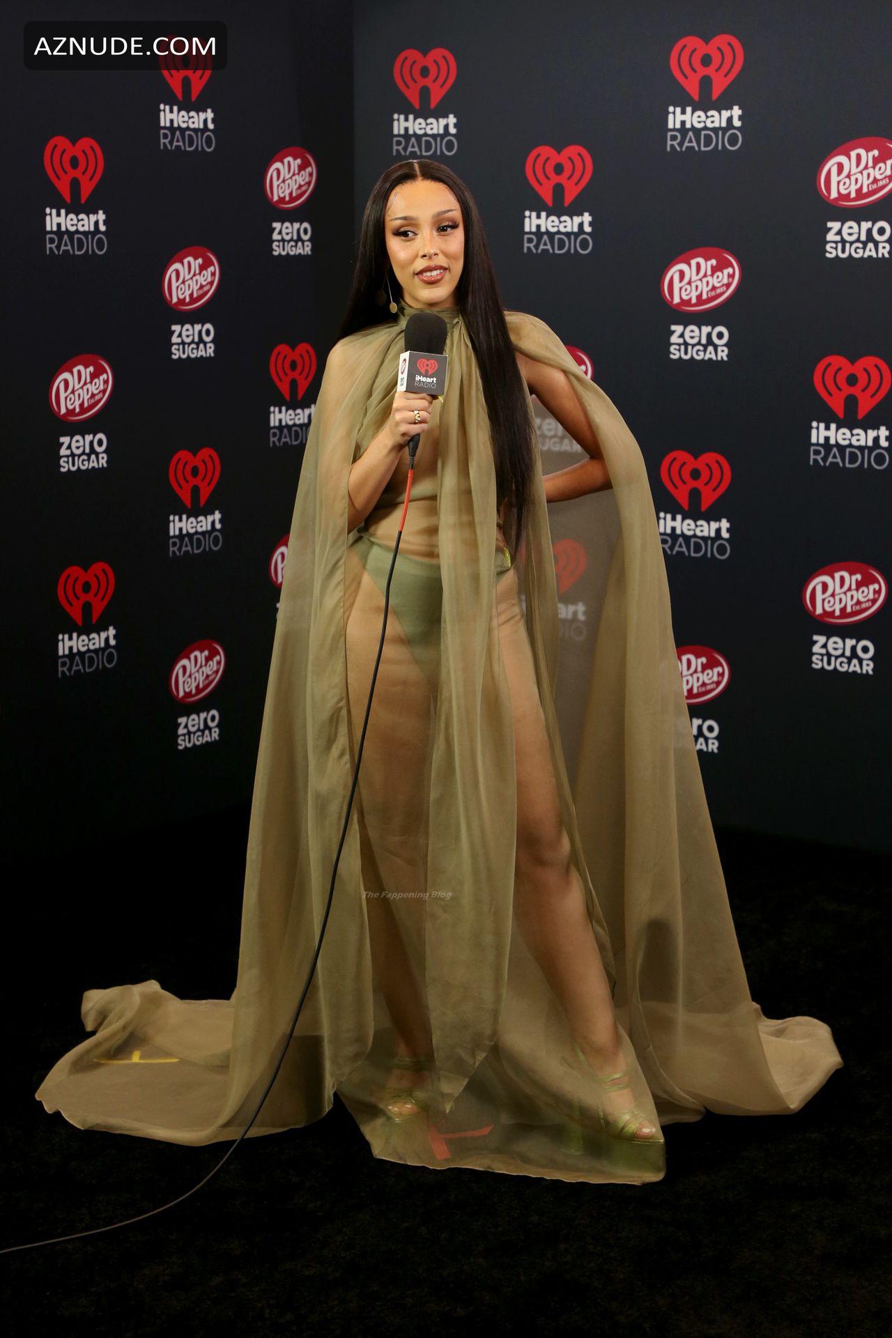 Doja Cat Sexy Shows Off Her Tits At The 2021 IHeartRadi