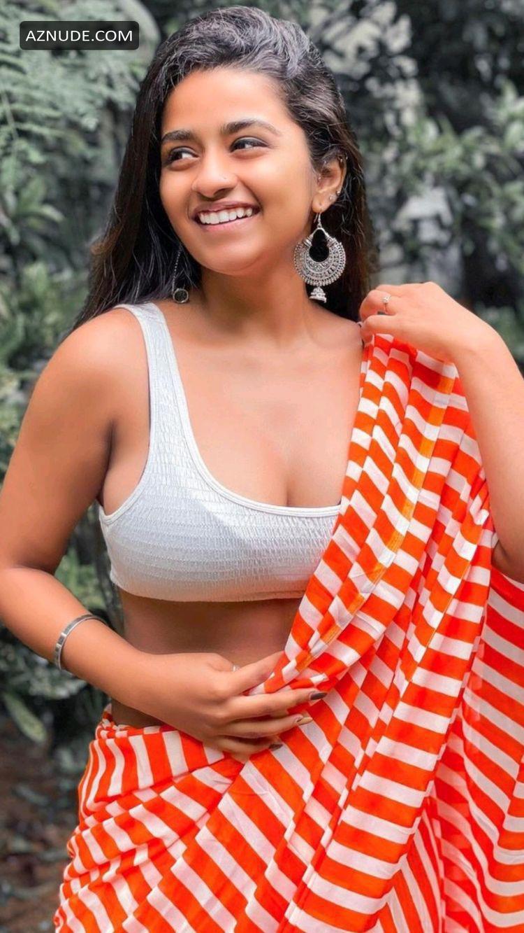 Suhana khan cleavage