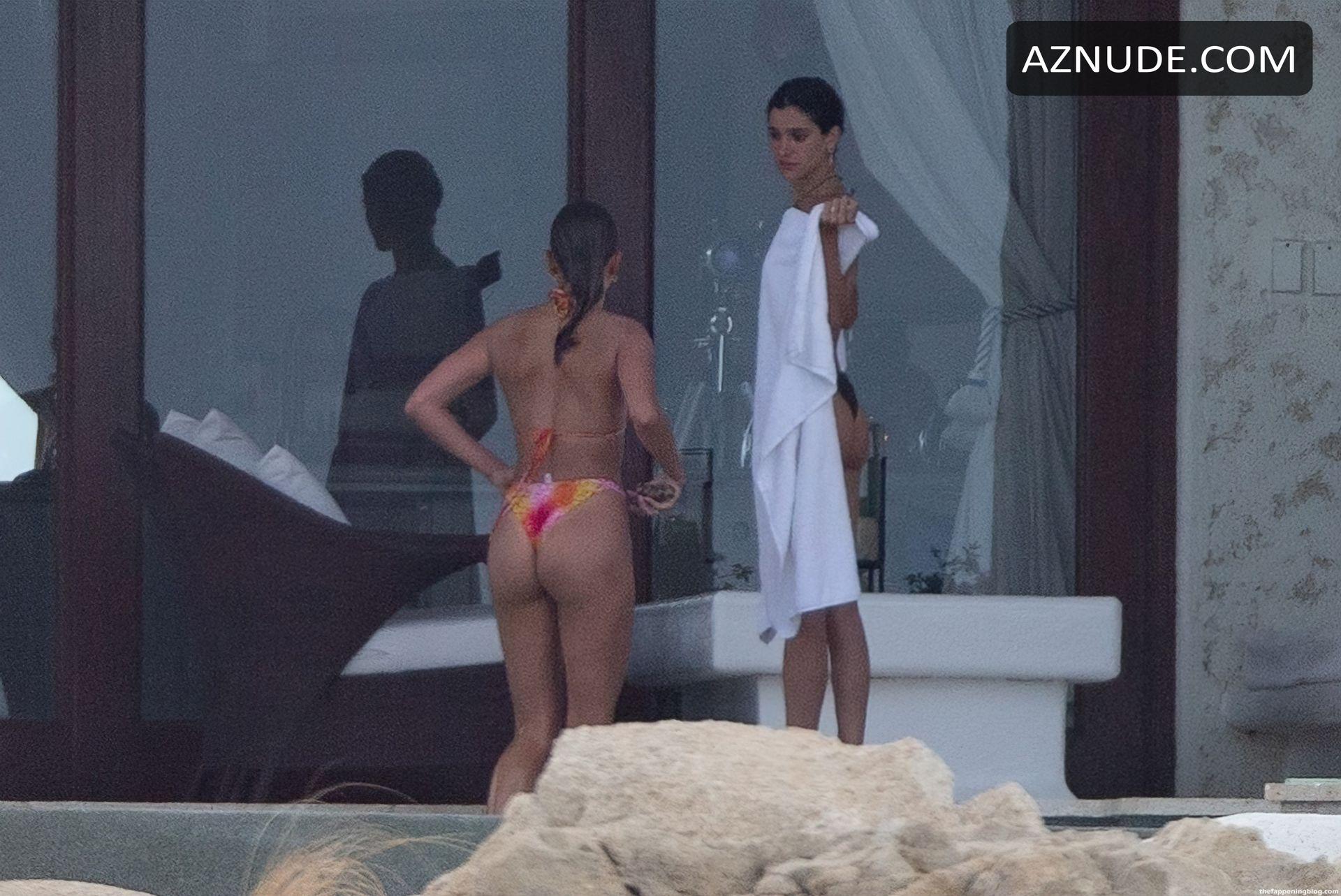 Hailey Baldwin Sexy Seen With Kendall Jenner Baring Their Sizzling