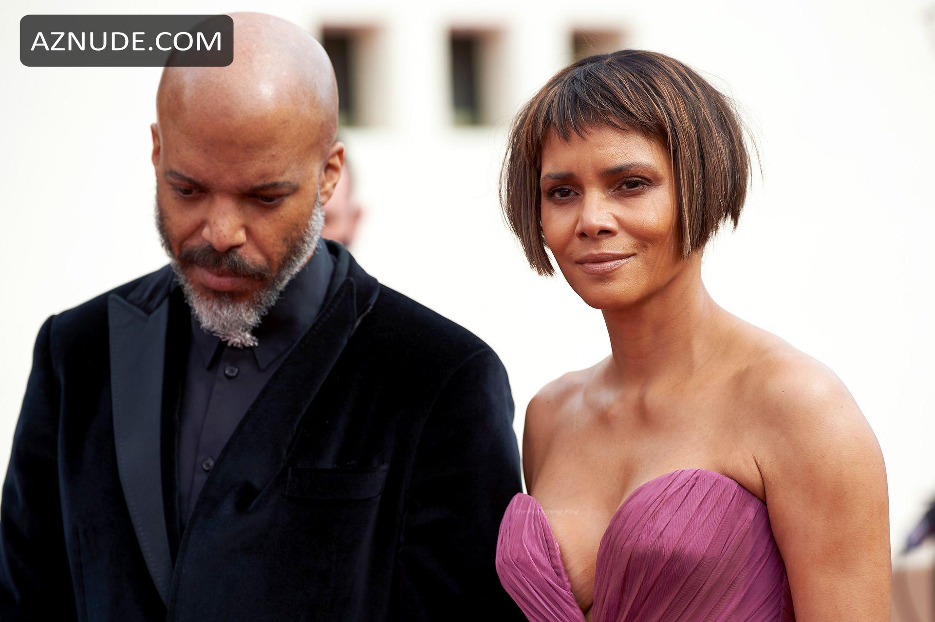 Halle Berry Sexy Shows off Her Cleavage Wearing A Purple Gown at the 93rd  Academy Awards In LA - AZNude