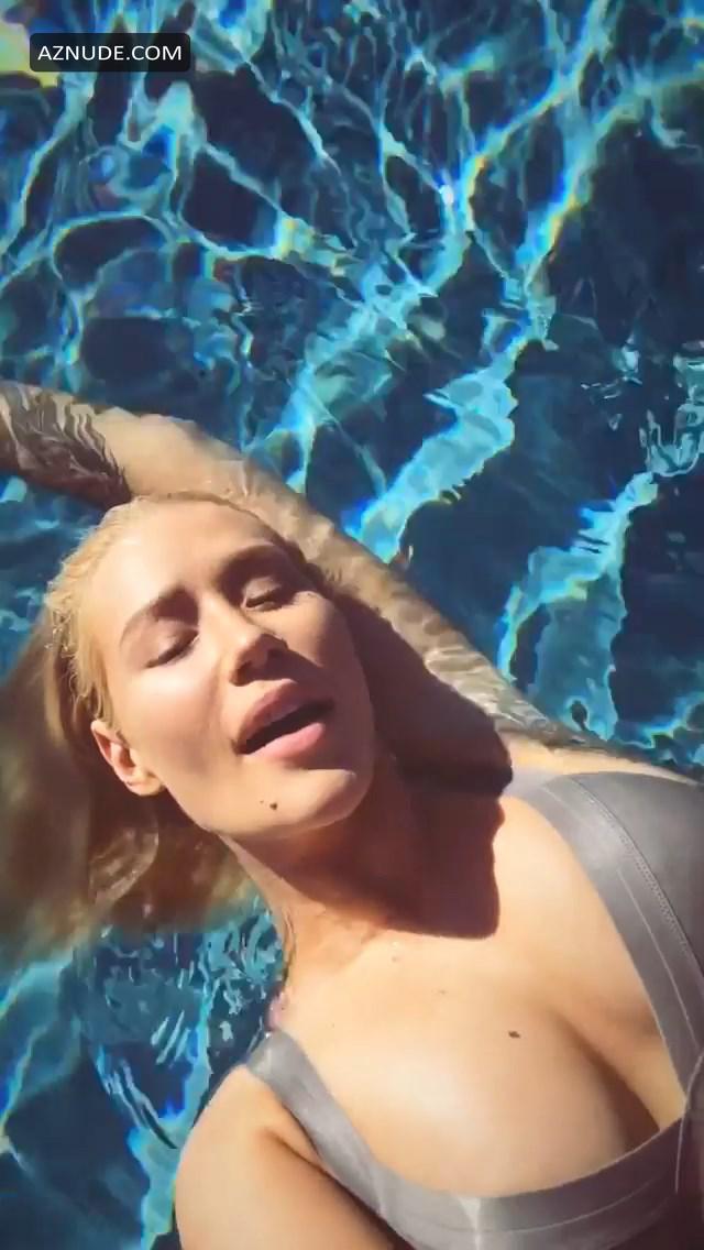 Iggy Azalea Sexy Cleavage In A Hot Day In A Pool Aznude