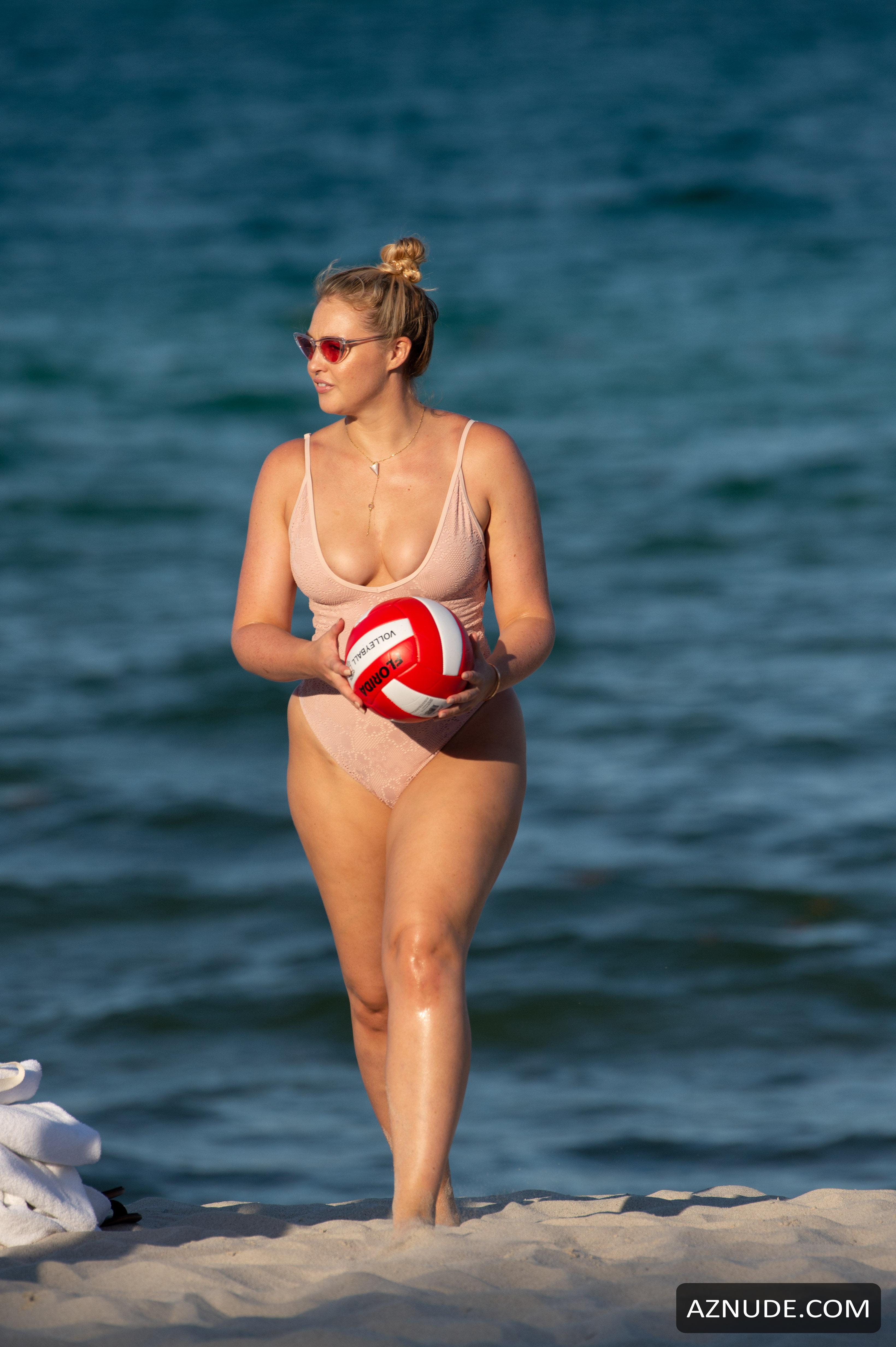 Iskra Lawrence Sexy Videos