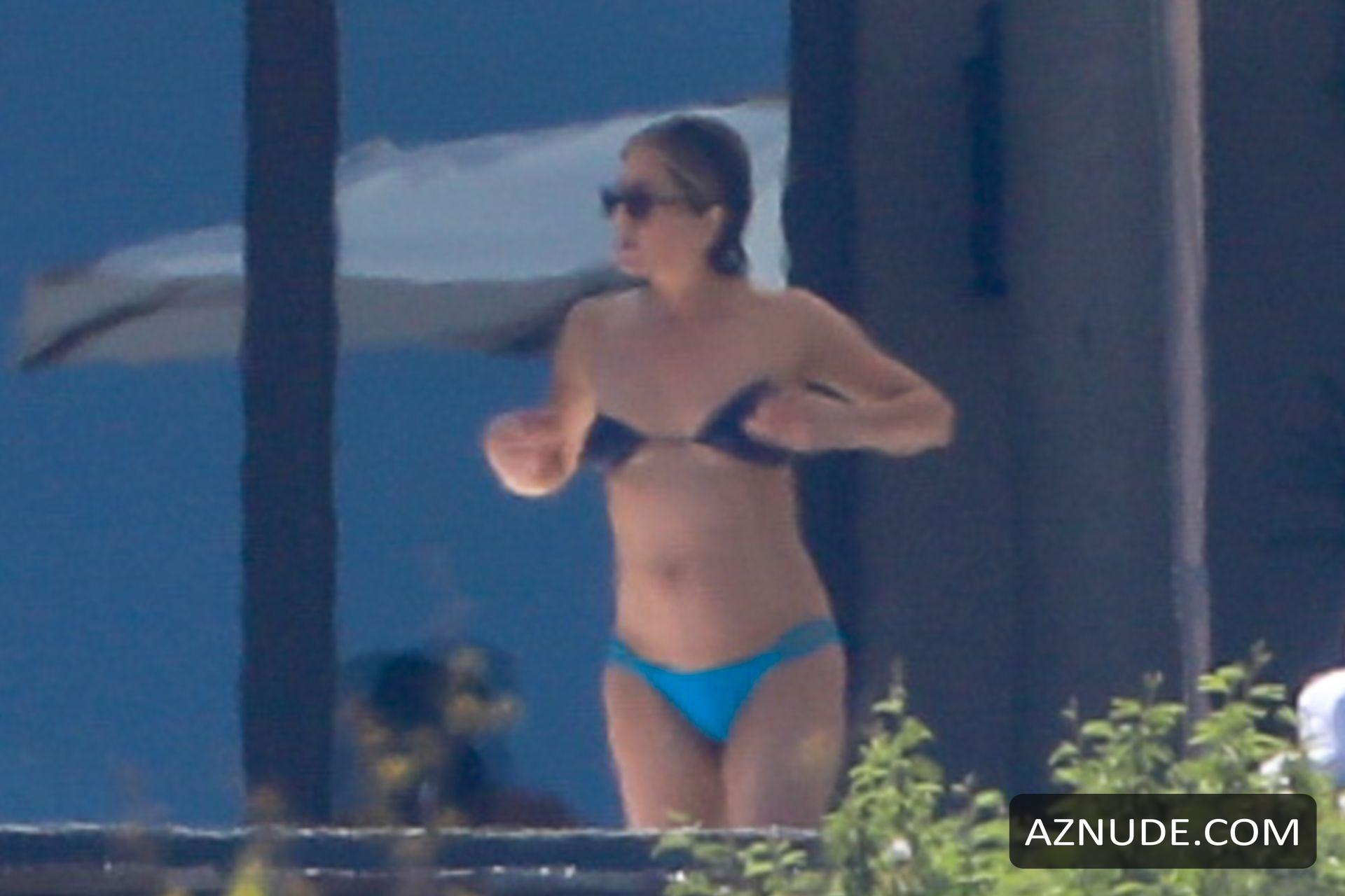 Courteney Cox And Jennifer Aniston Display Sexy Bikini Body In Cabo San