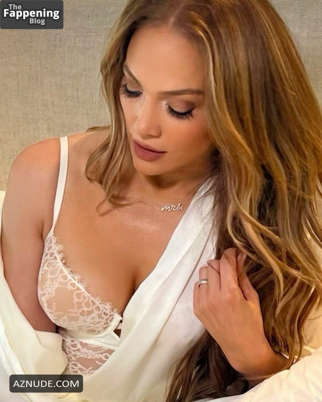 Jennifer Lopez Sexy And Hot Photos Showing Off Her Gorgeous Cleavage Aznude 