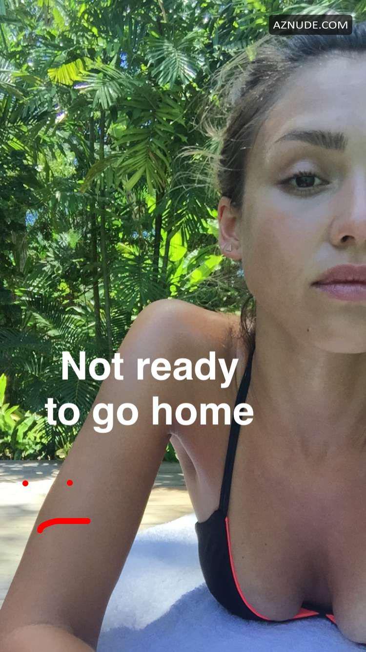 Jessica Alba Cleavage Wearing A Bikini Top In Snapchat Aznude 