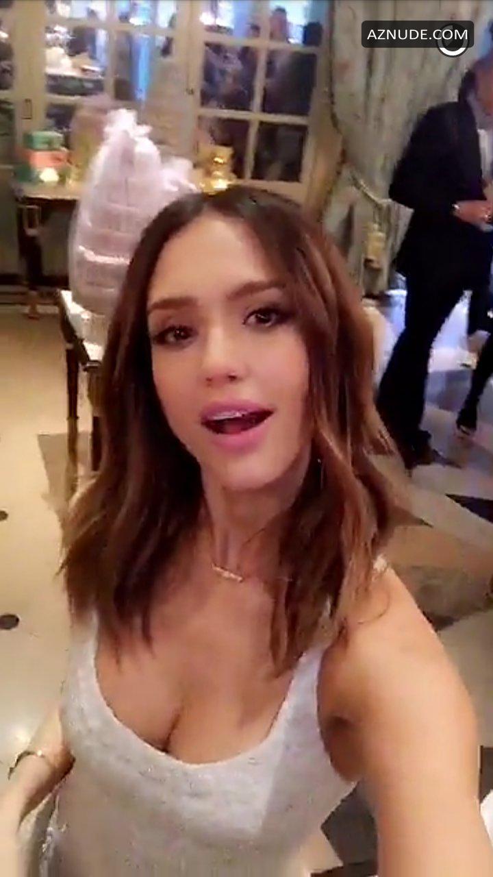 Jessica Alba Cleavage At The Honest Company Promo Event In New York 