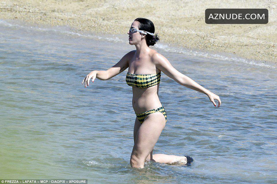 Katy Perry Nude Beach - Katy Perry And Orlando Bloom Nude at A Beach in Italy - AZNude