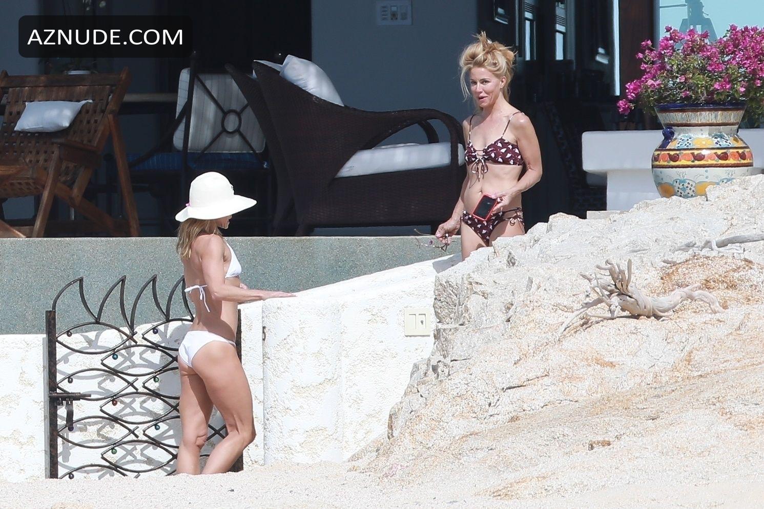 Kelly Ripa Sexy Strolling Along The Sand With Mark
