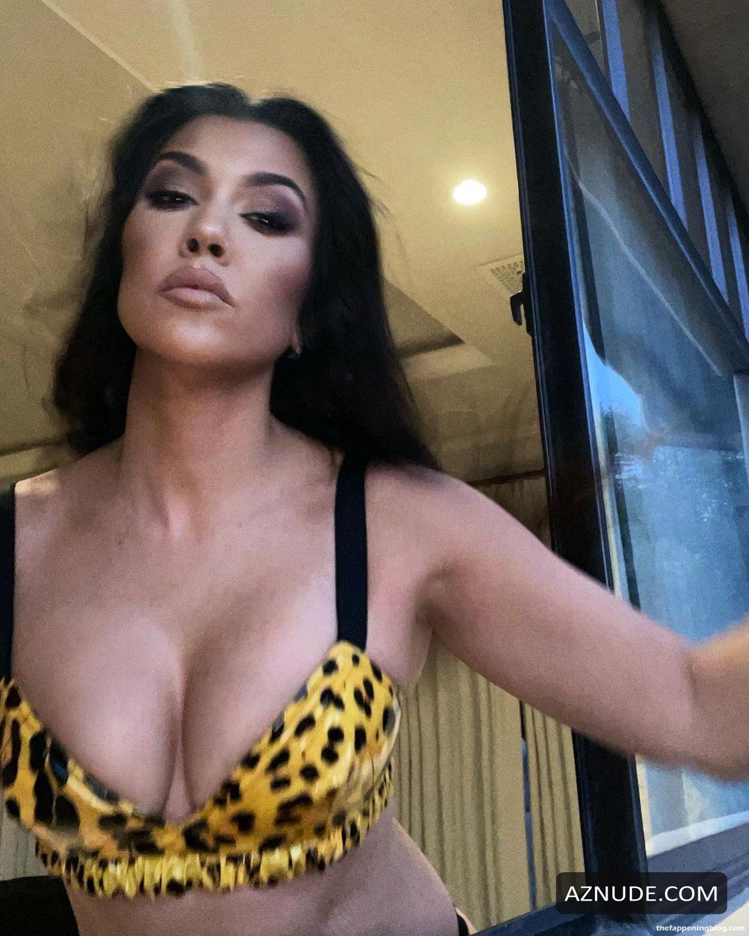Best Kourtney Kardashian Flaunts Her Sexy Tits