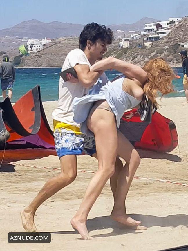 Lindsay Lohan Nude With Her Boyfriend Egor Tarabasov On the Beach in  Mykonos - AZNude