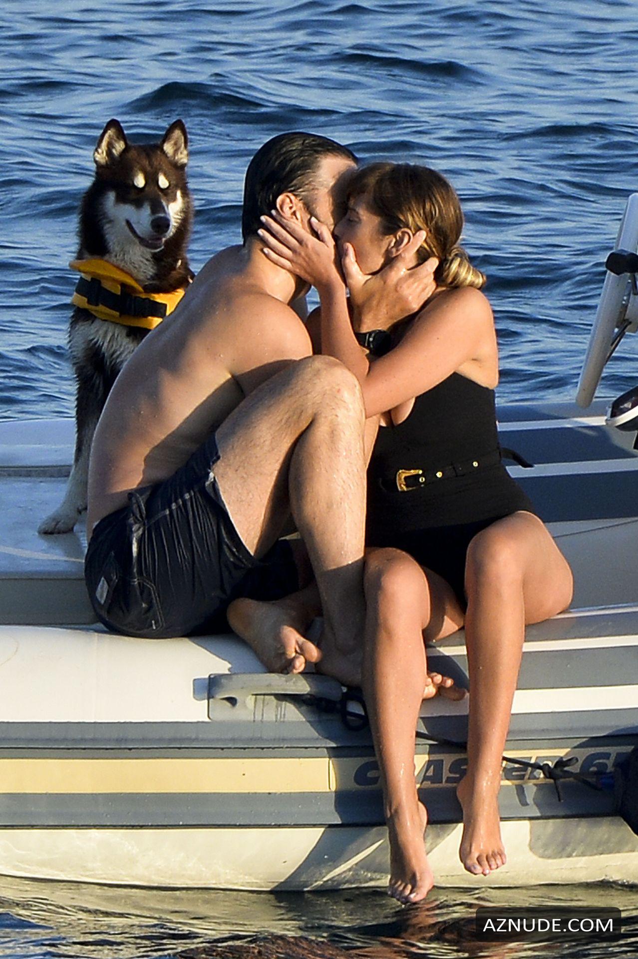 Maria Elena Boschi And Giulio Berruti Sexy on a boat in Porto Ercole -  AZNude