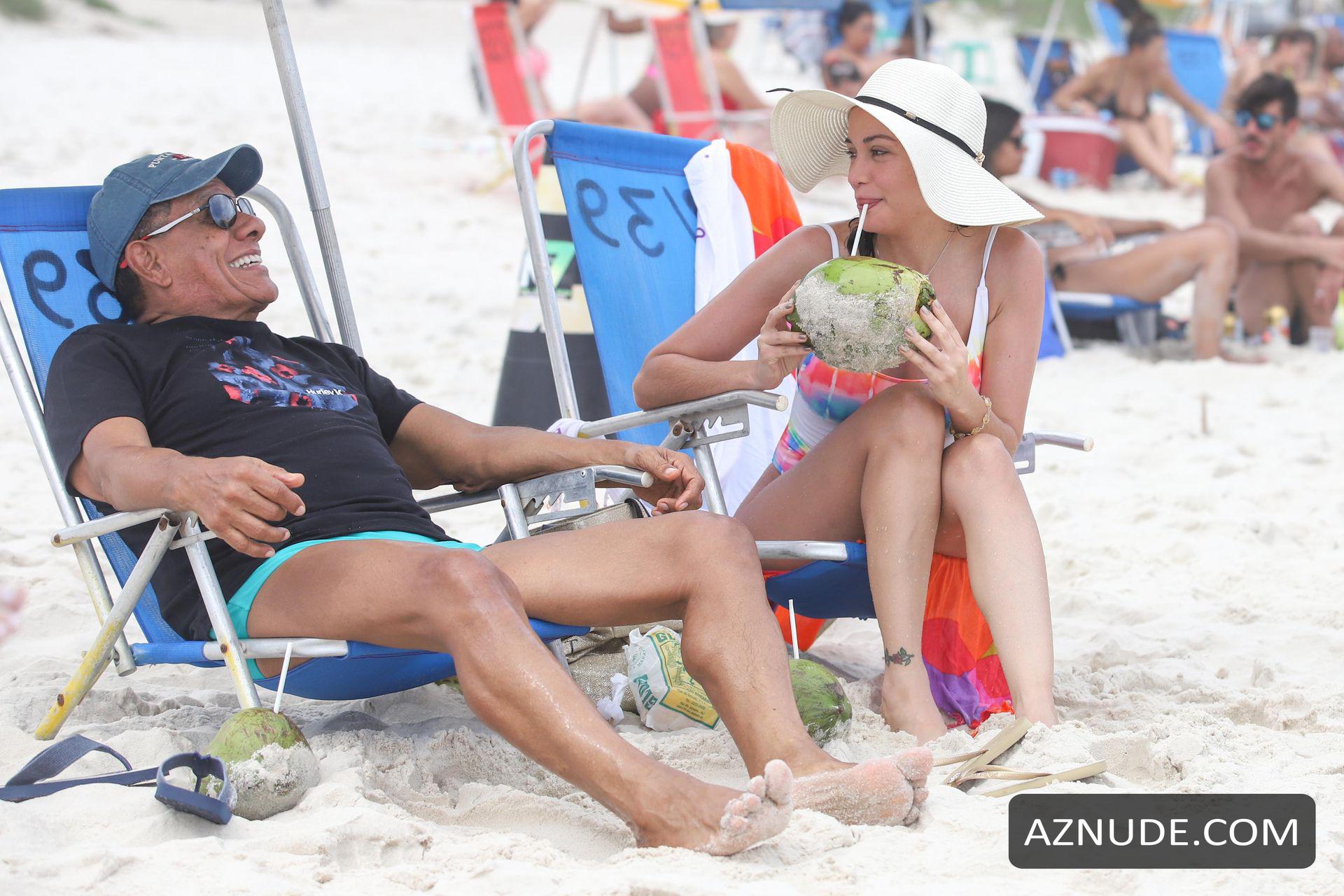 Maria Melilo Sexy Caught Up With A Possible New Affair At Pepe Beach In