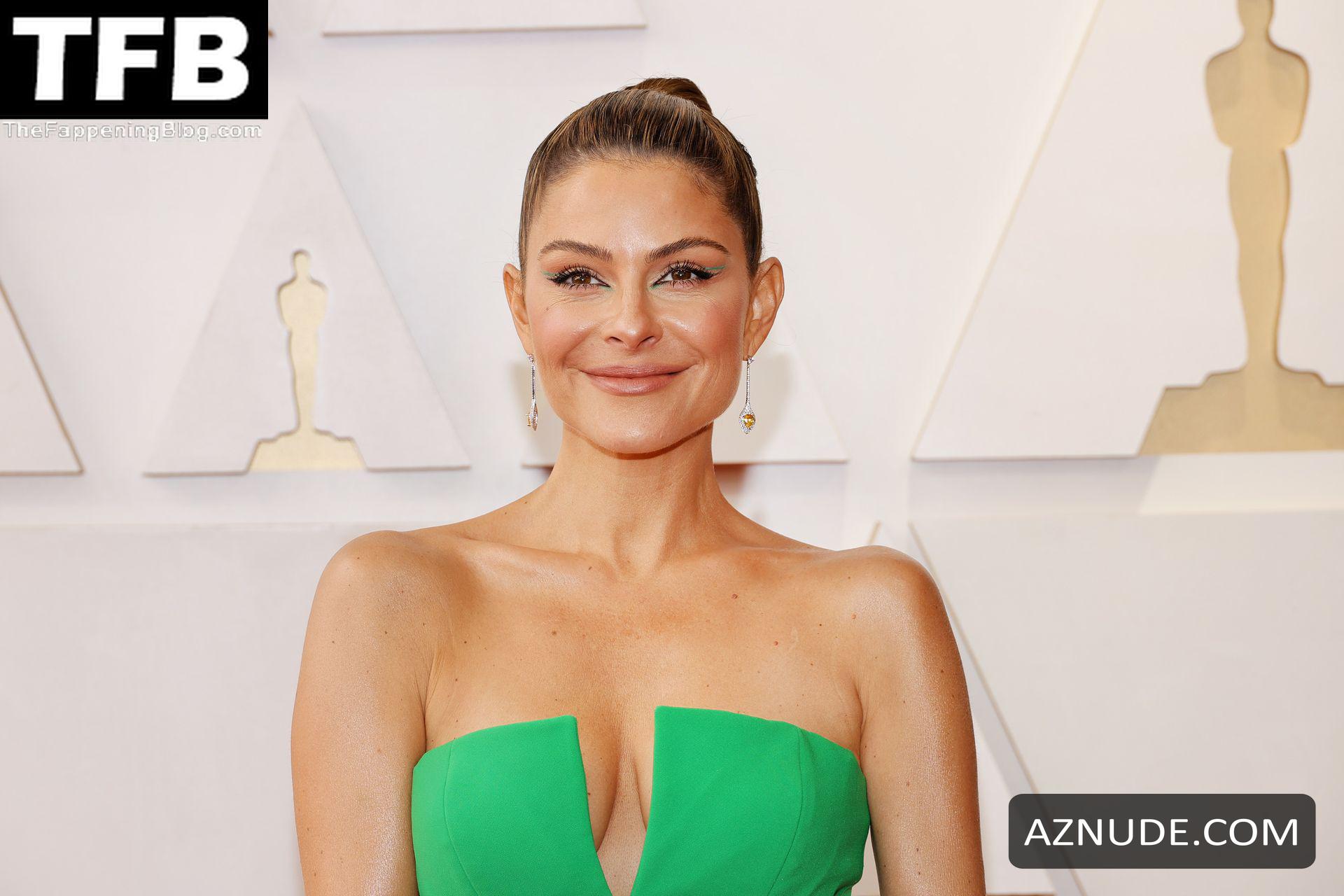 Maria Menounos Sexy Seen Flaunting Her Stunning Figure In A Green Dress