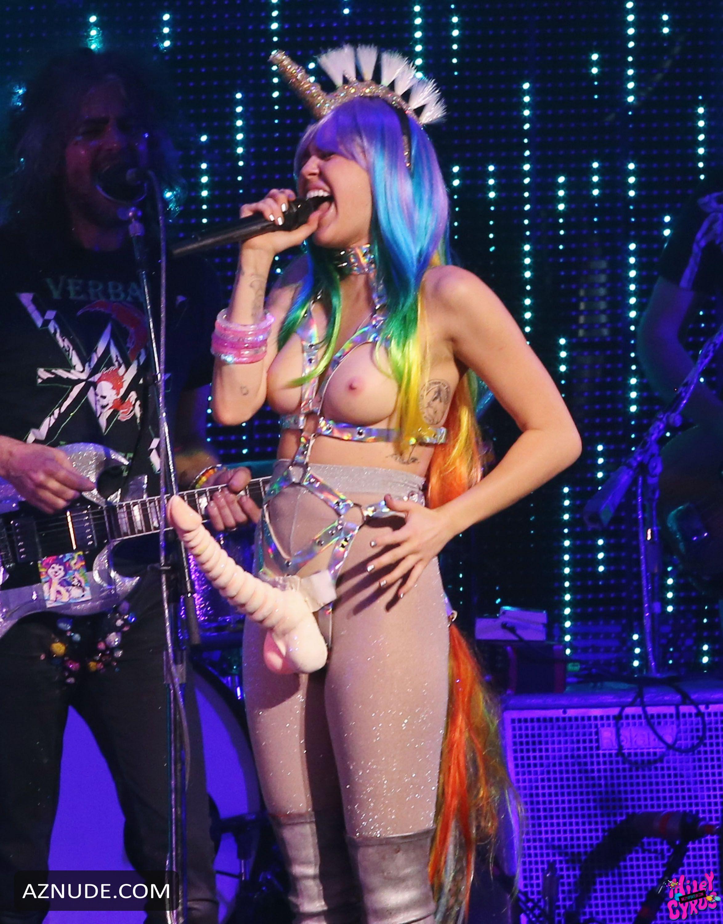 Tits Miley Cyrus Nude In Concert Pic