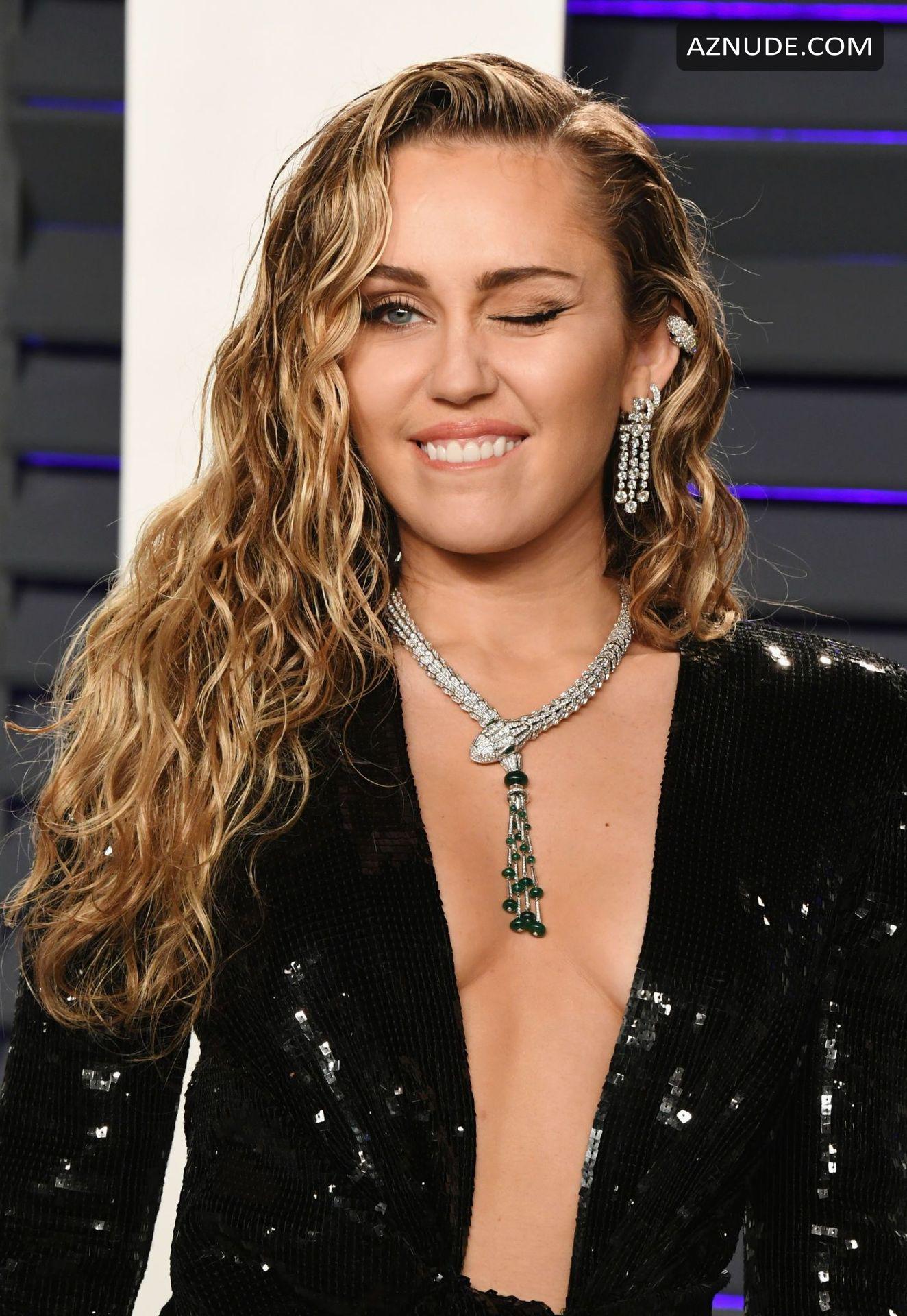 Miley Cyrus Shows Her Cleavage At The 2019 Vanity Fair Oscar Party In Beverly Hills Aznude
