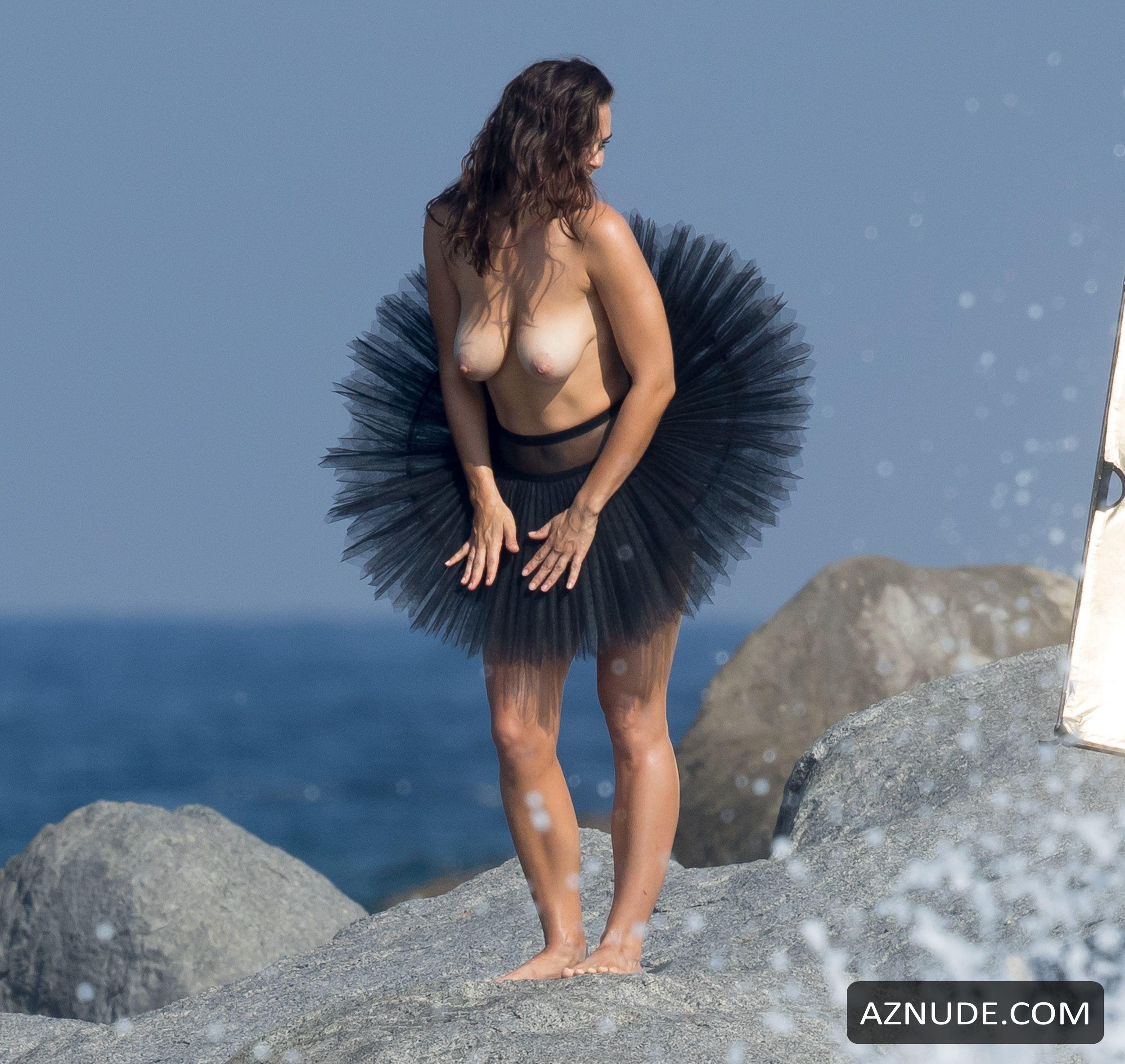 Myla Dalbesio Nude For A New Photoshoot For Sports Illustrated Swimsuit