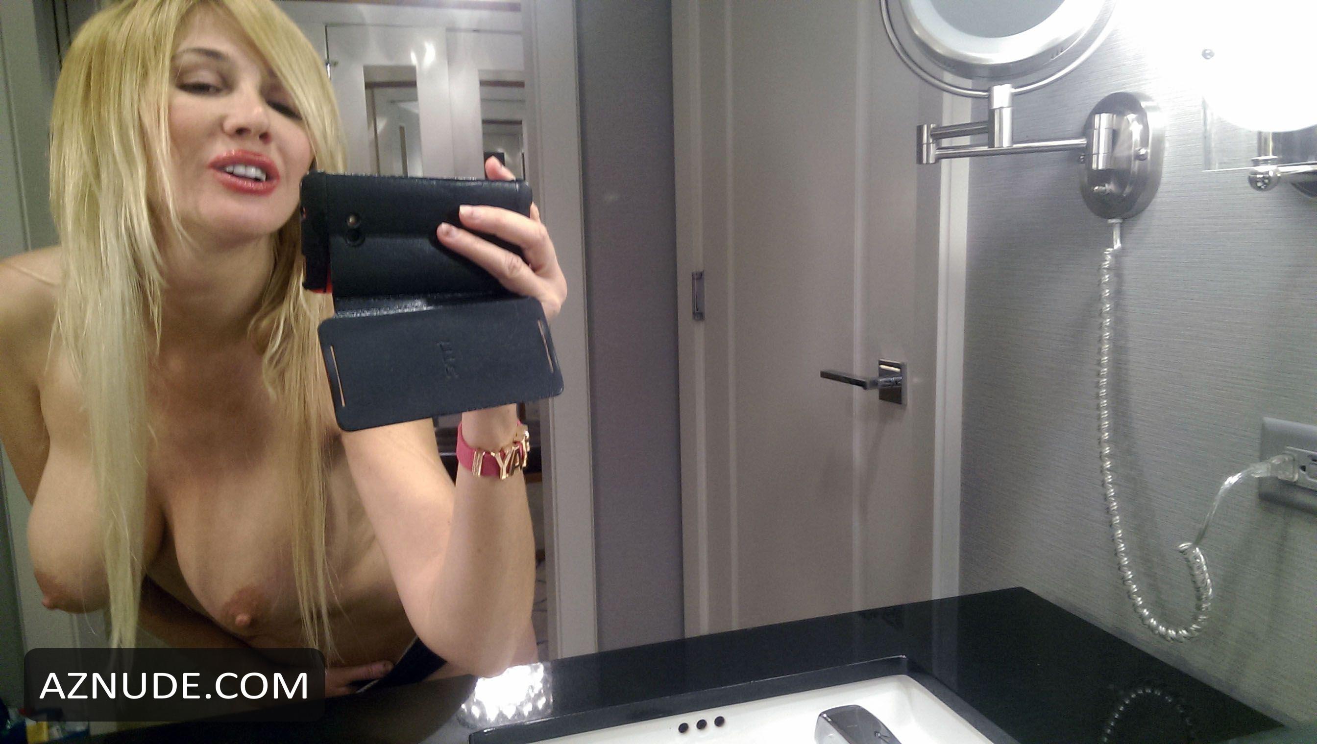 Nadeea Volianova Topless SelfiesÂ In Cosmopolitan Hotel In Las Vegas 