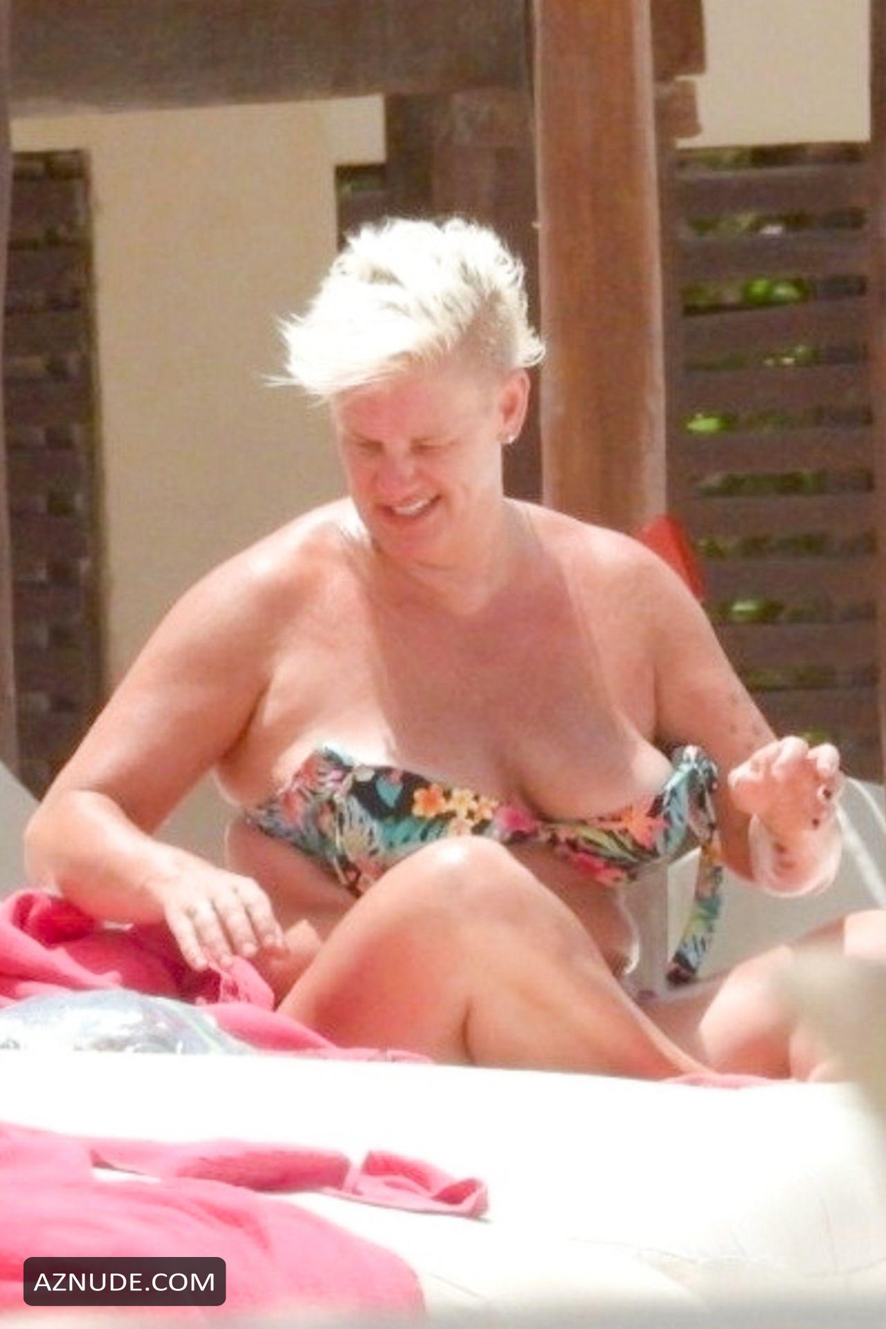 Anne Burrell Spotted Relaxing At The Beach In Tulum With A Friend Aznude 