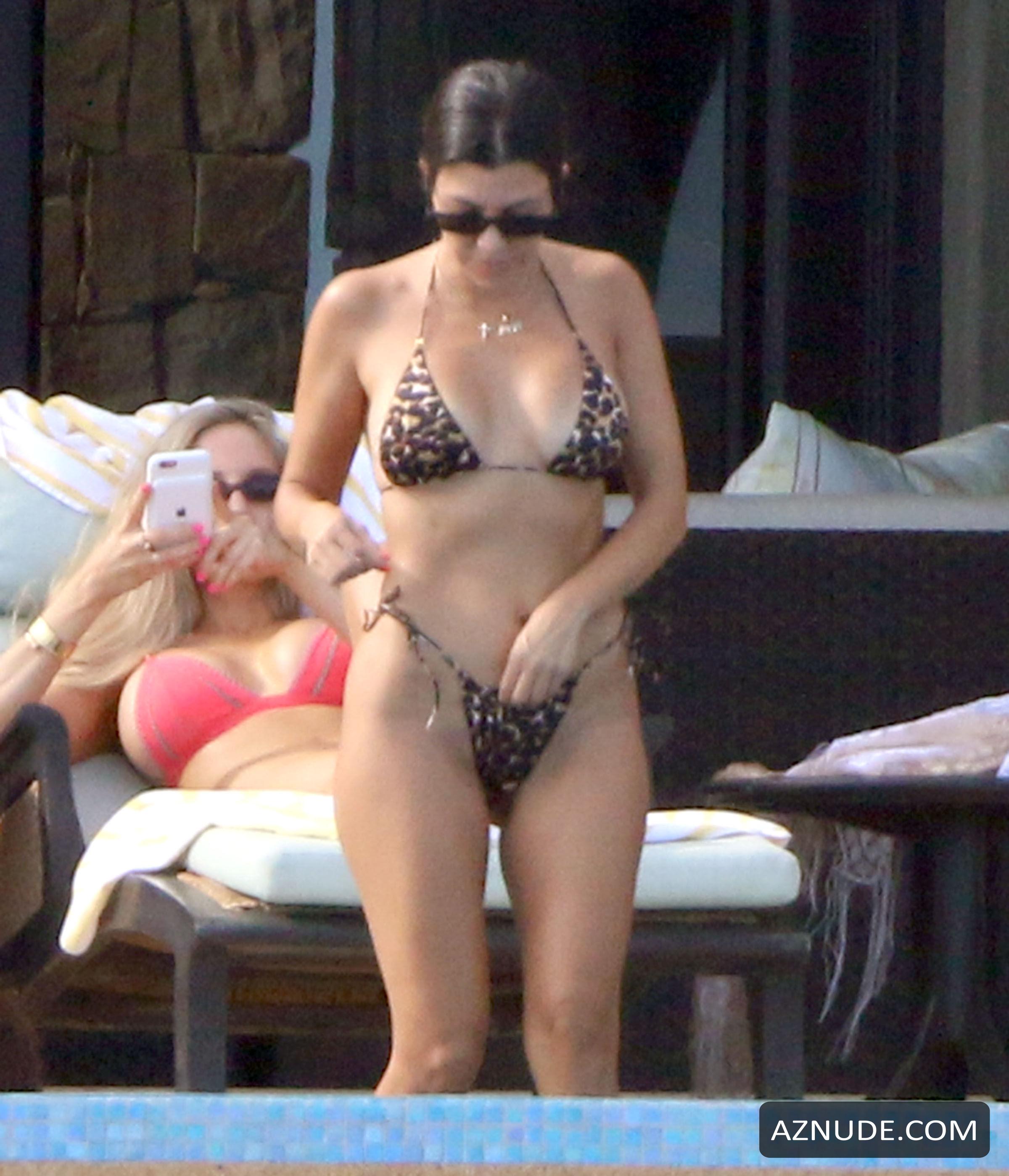 Kourtney Kardashian Fakes