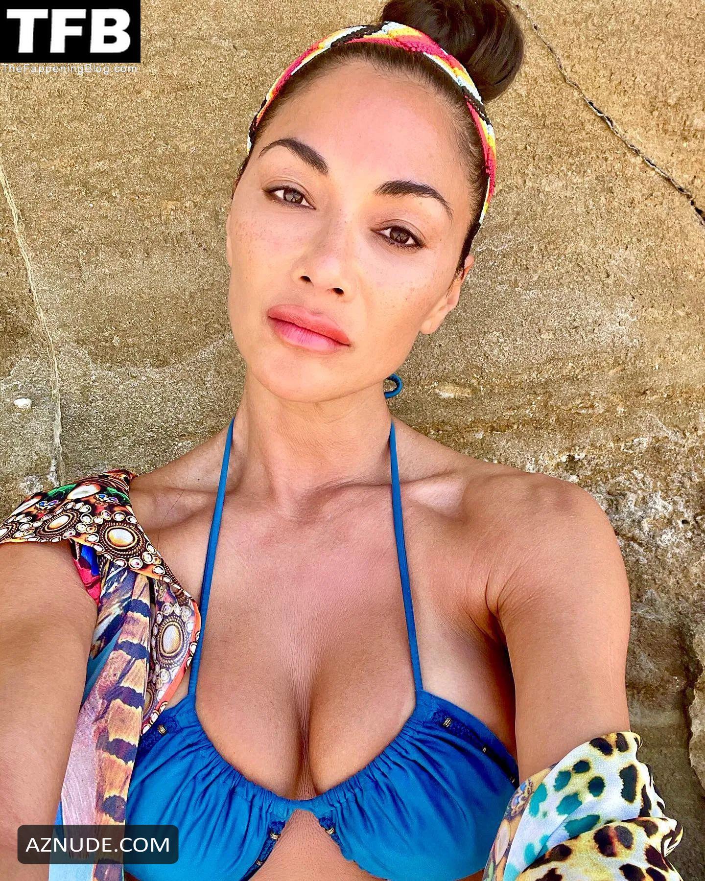 Nicole Scherzinger Sexy Poses Showing Off Her Hot Tits In A Selfie On Social Media Aznude