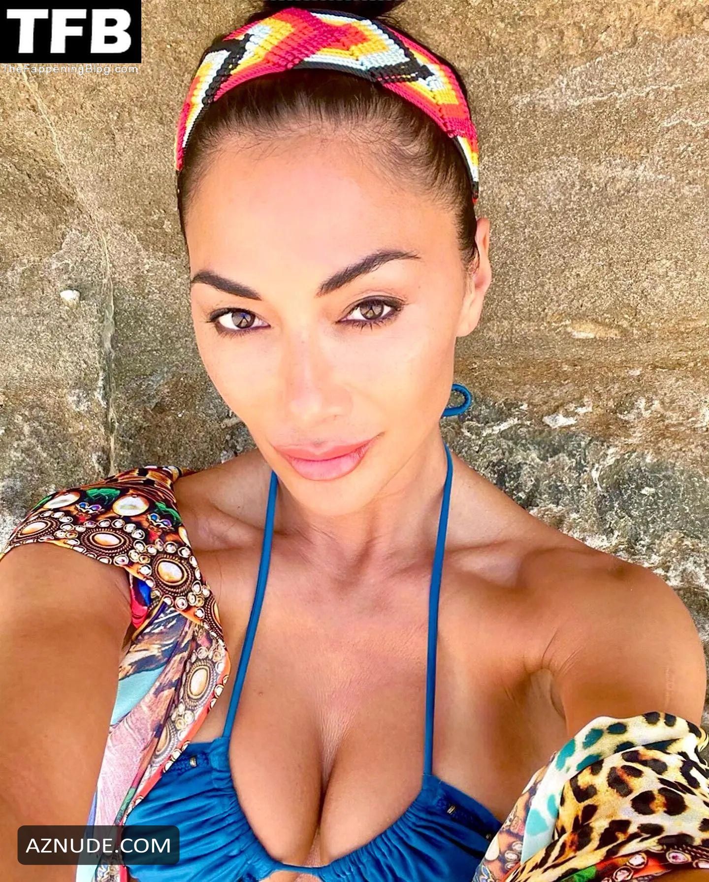 Nicole Scherzinger Sexy Poses Showing Off Her Hot Tits In A Selfie On Social Media Aznude