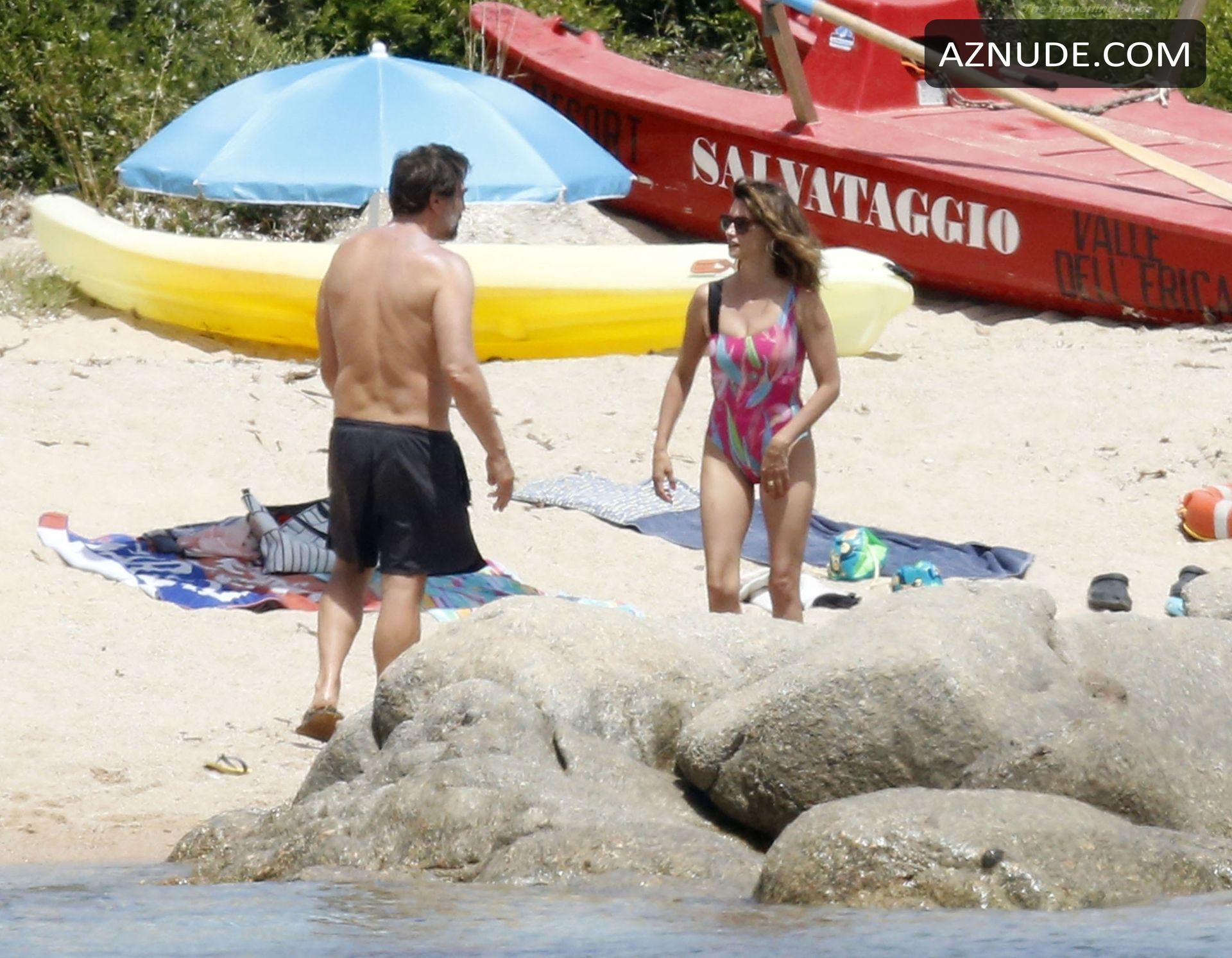 Penelope Cruz Sexy Hits The Beach With Javier Bardem On