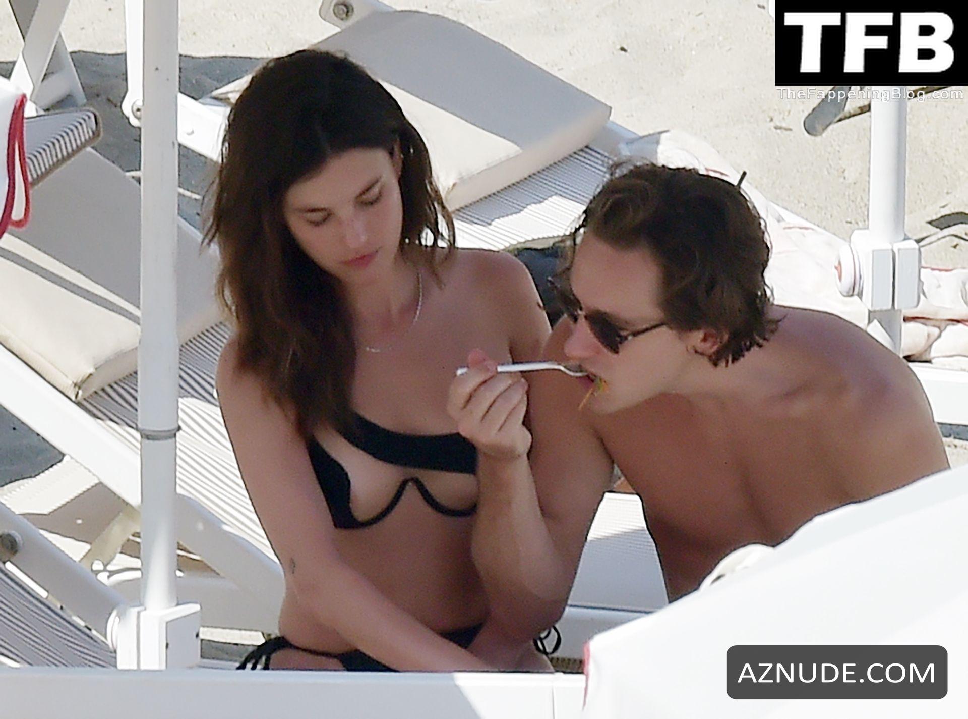 Rainey Qualley Sexy Seen Flaunting Her Hot Figure Wearing A Bikini With Lewis Pullman In 