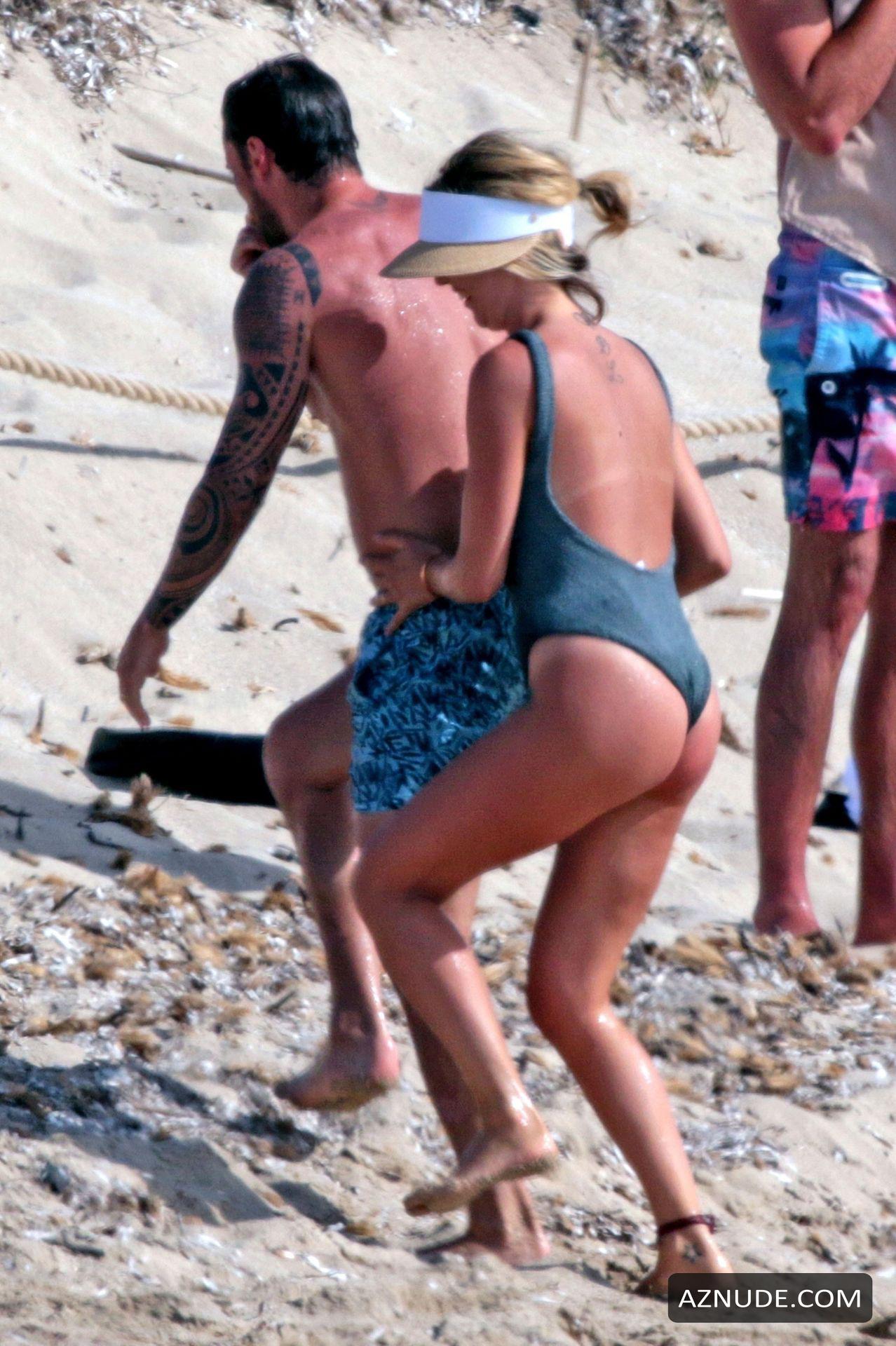 Roberta Sinopoli Sexy Showing Her Big Bare Boobs On The Beach In