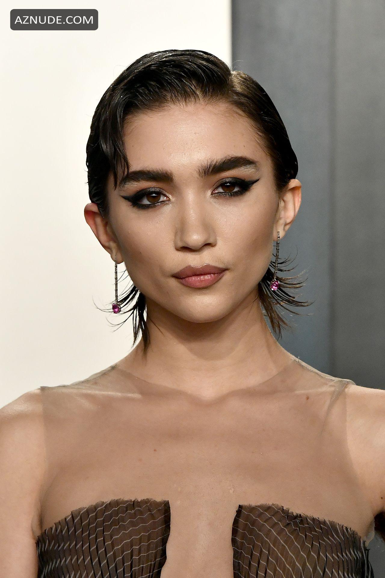 Rowan Blanchard On The Red Carpet In A See Through Dress At The Vanity