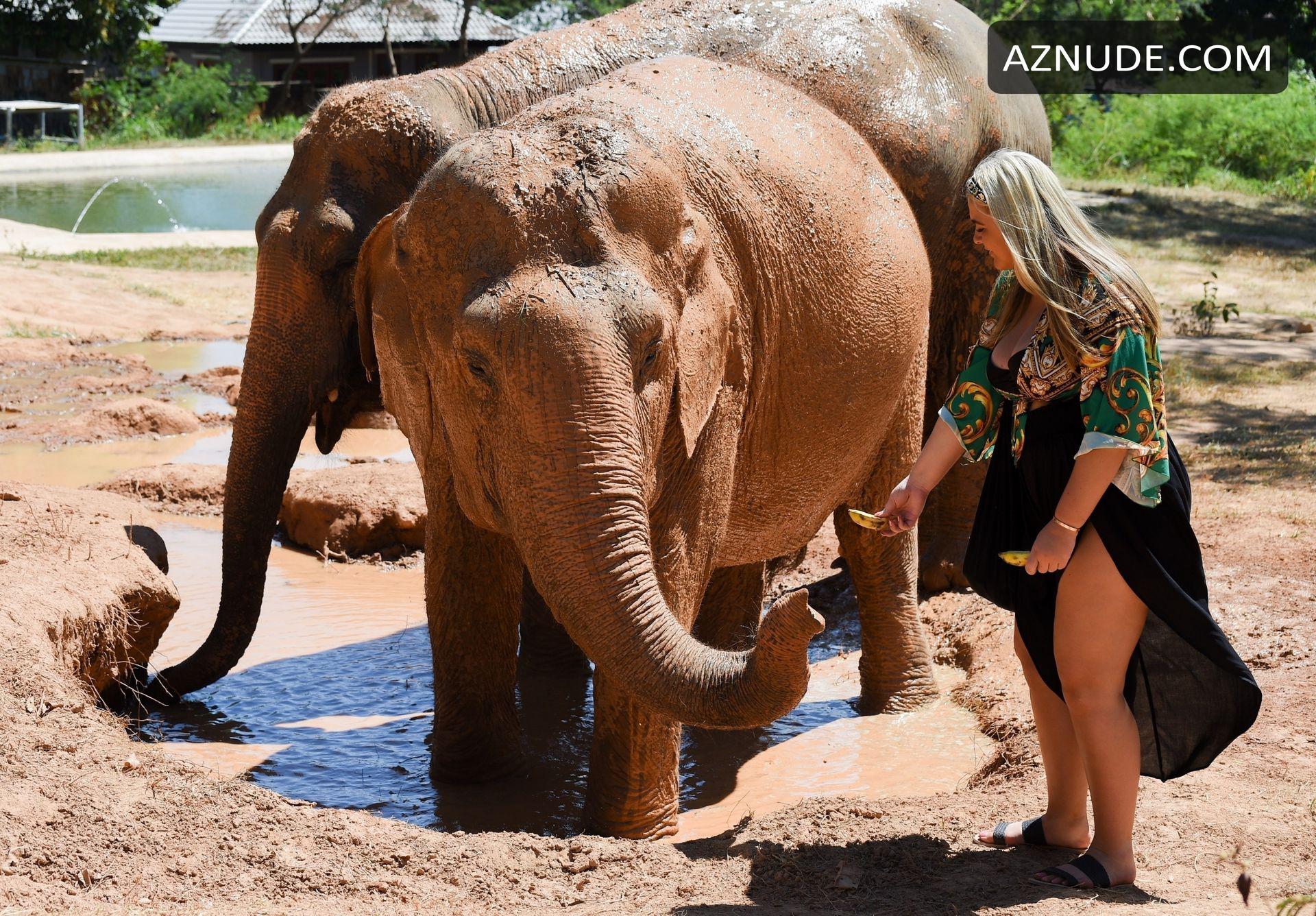 Saffron Lempriere Sexy Visits Samui Elephant Sanctuary While In