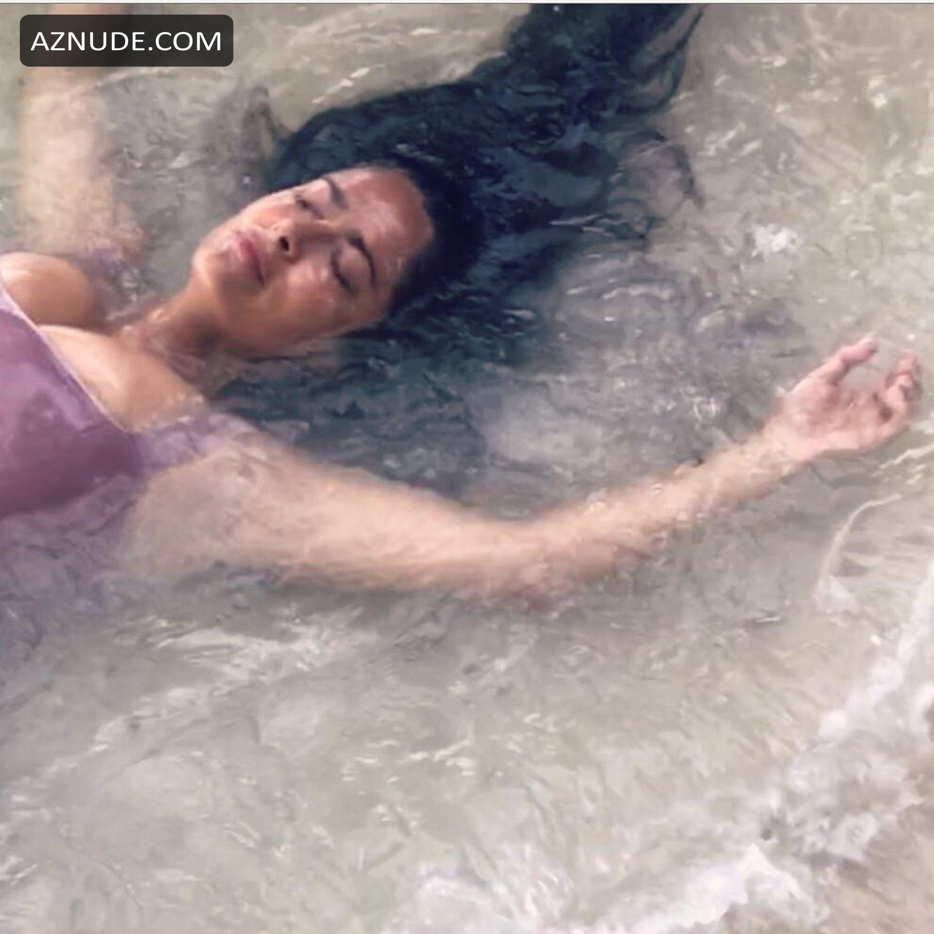 Salma Hayek Puts On A Busty Display As She Almost Drowns