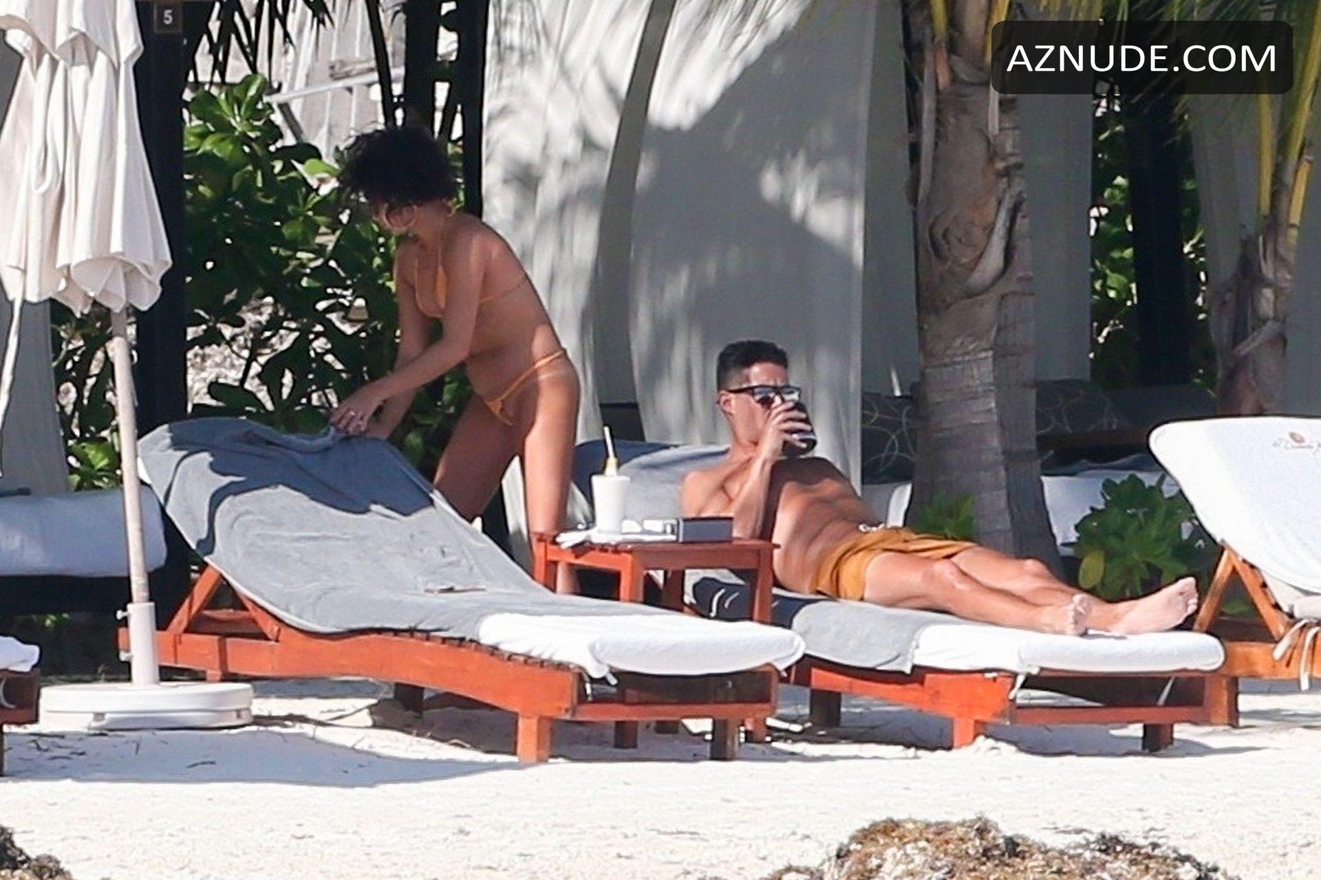 Sarah Hyland Sexy With Her Beau On The Beach At Their