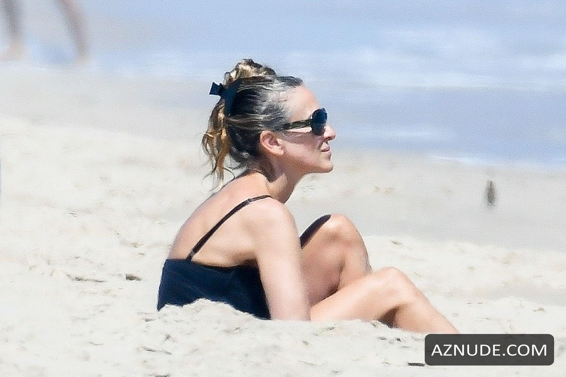 Sarah Jessica Parker Enjoys A Day At The Beach Soaking Up The Sun And Sarah Jessica Parker Enjoys A Day At The Beach Soaking Up The Sun And