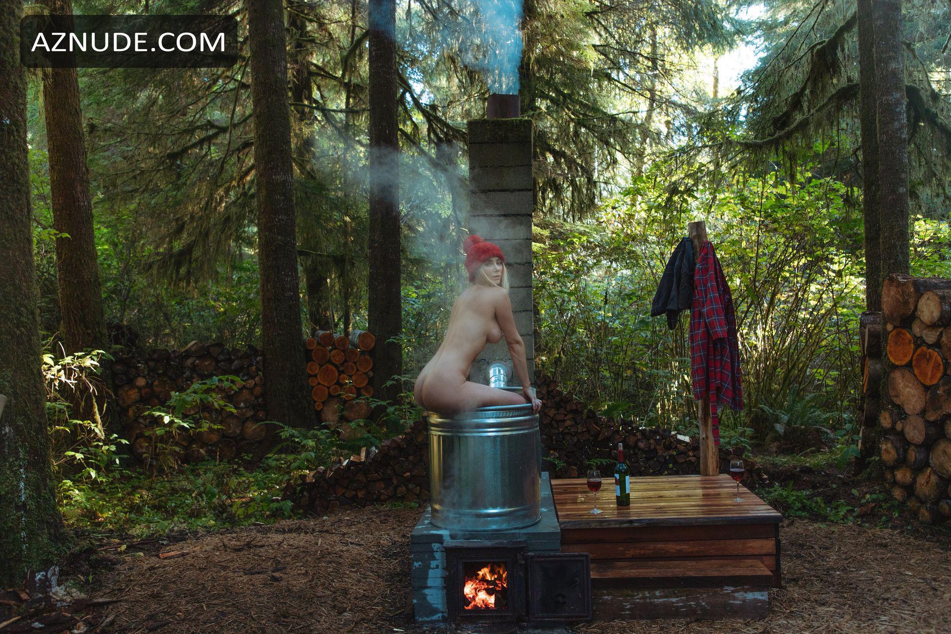 Sara Underwood Finally Finished The Wood Fire Hot Tub And Tested It Out This Weekend Aznude